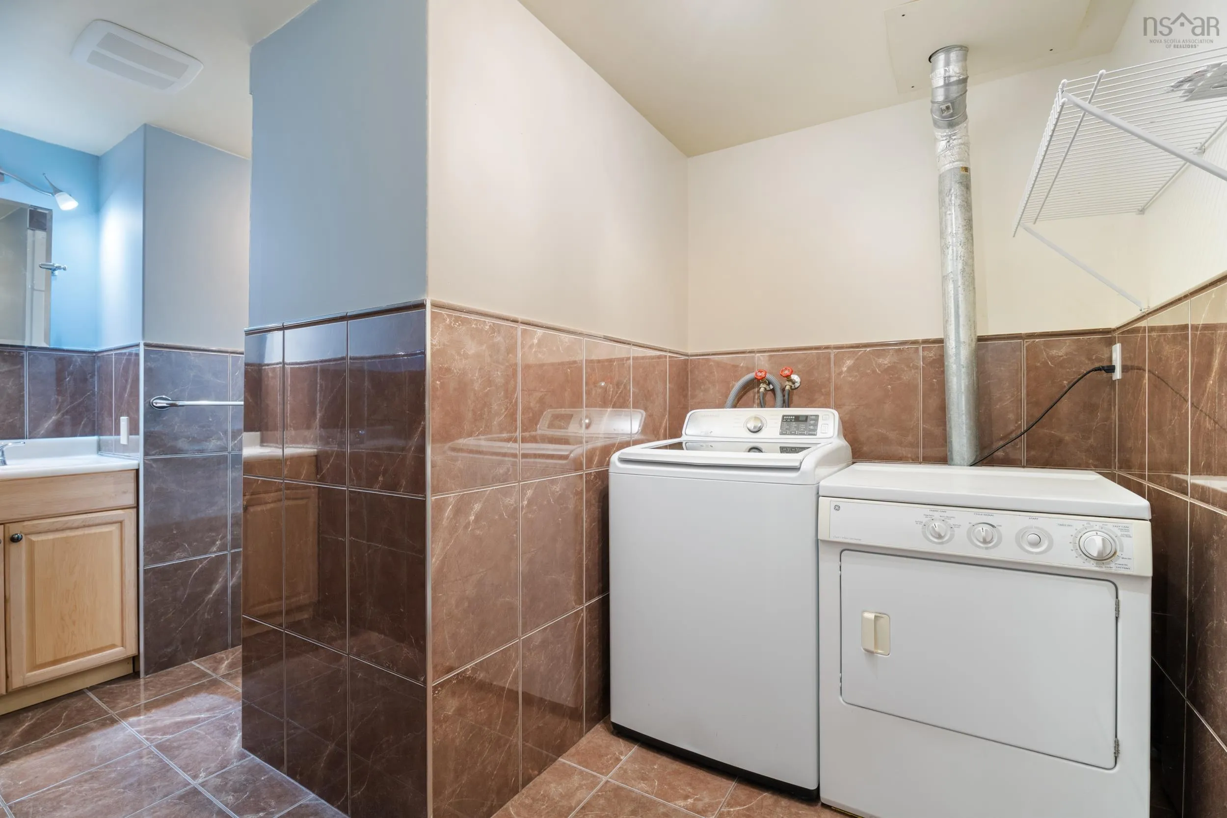 680 Hammonds Plains Road, Bedford, NS B4B 1A7, 3 Bedrooms Bedrooms, ,2 BathroomsBathrooms,Residential,For Sale,Hammonds Plains,202523688
