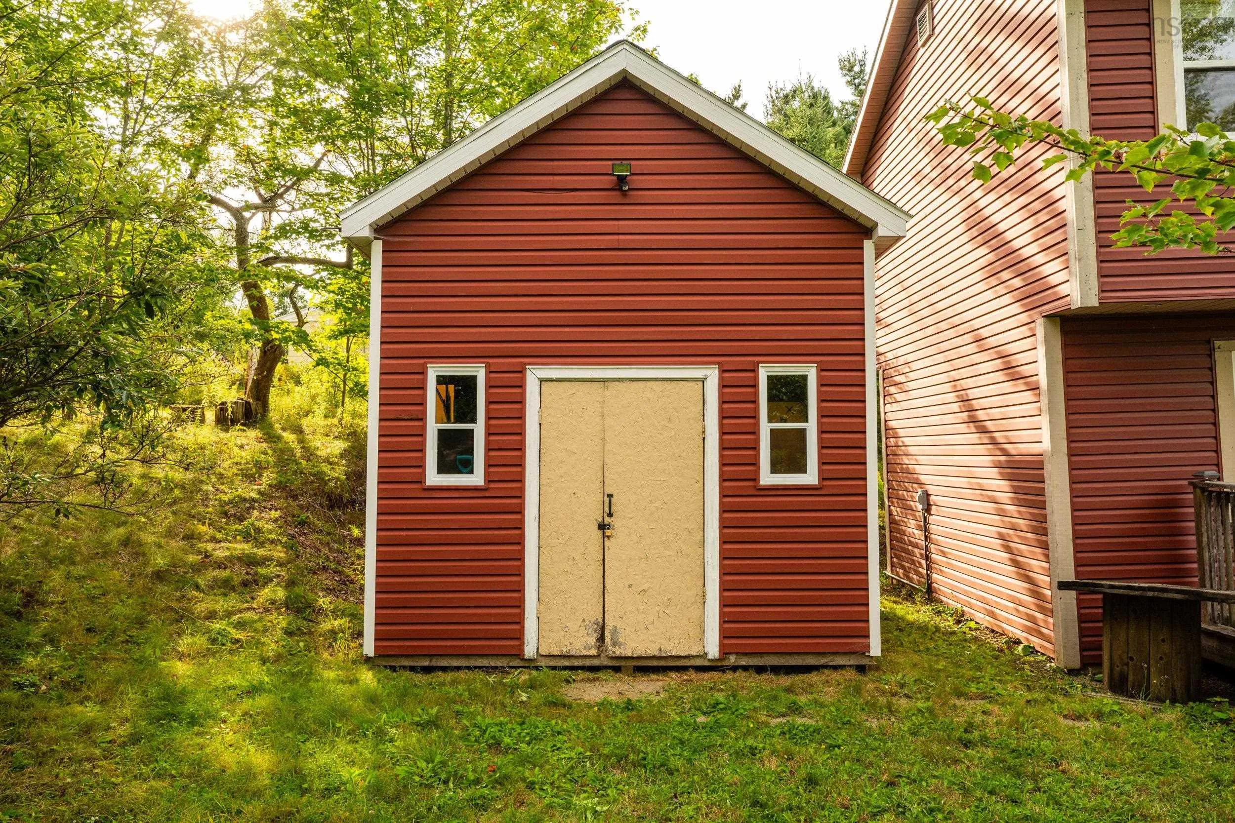 680 Hammonds Plains Road, Bedford, NS B4B 1A7, 3 Bedrooms Bedrooms, ,2 BathroomsBathrooms,Residential,For Sale,Hammonds Plains,202523688