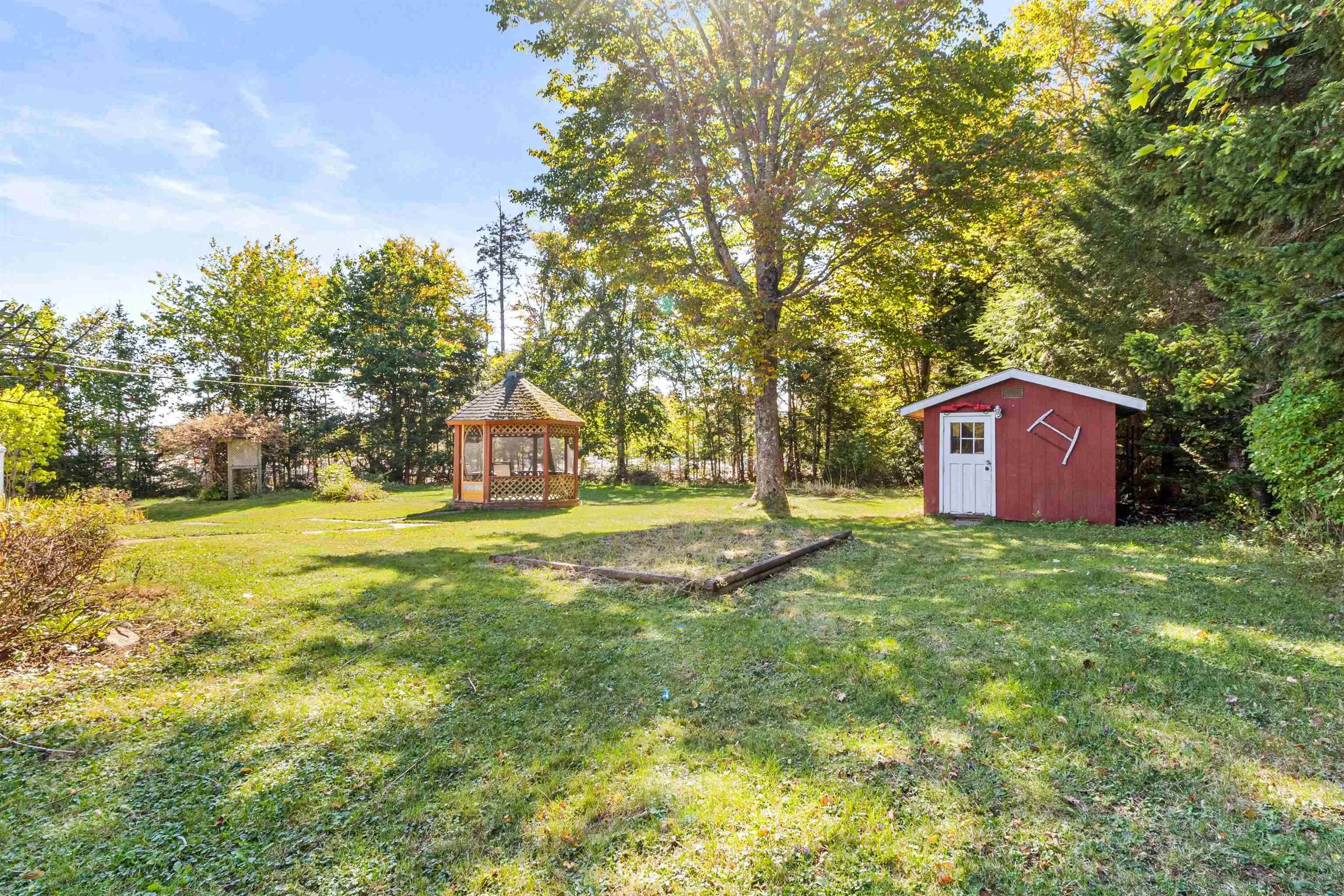 1059 Fall River Road, Fall River, NS B2T 1E9, 4 Bedrooms Bedrooms, ,2 BathroomsBathrooms,Residential,For Sale,Fall River,202524898