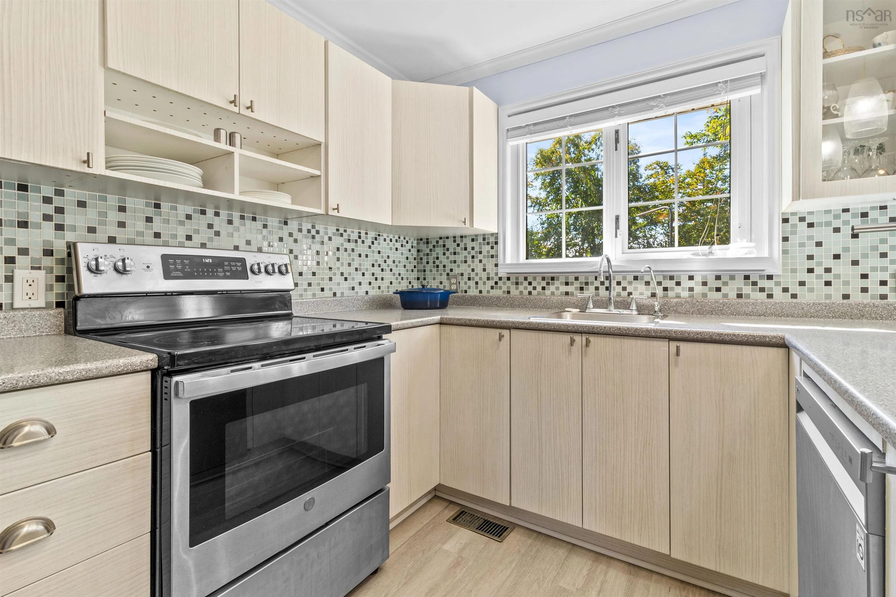 1059 Fall River Road, Fall River, NS B2T 1E9, 4 Bedrooms Bedrooms, ,2 BathroomsBathrooms,Residential,For Sale,Fall River,202524898