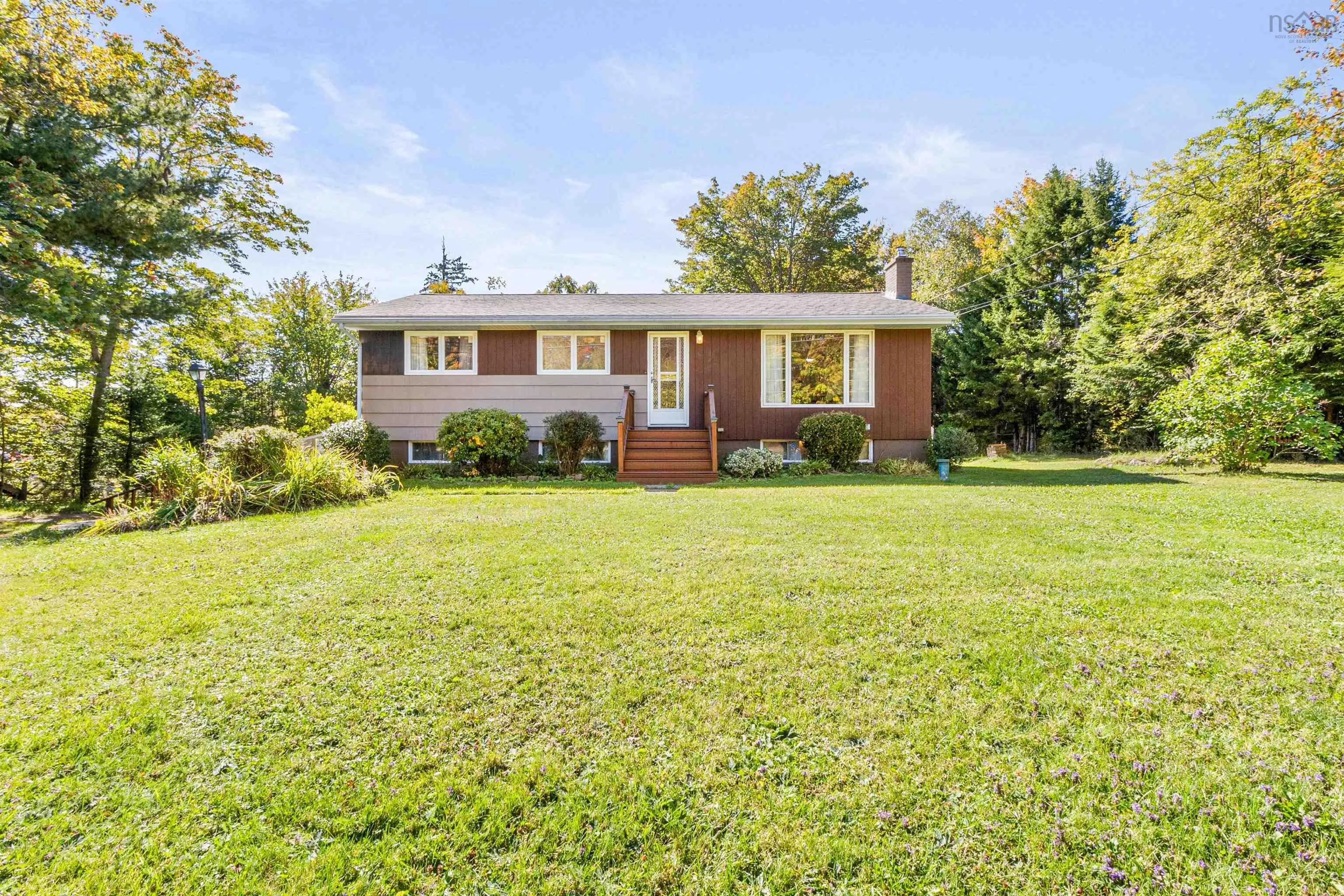 1059 Fall River Road, Fall River, NS B2T 1E9, 4 Bedrooms Bedrooms, ,2 BathroomsBathrooms,Residential,For Sale,Fall River,202524898