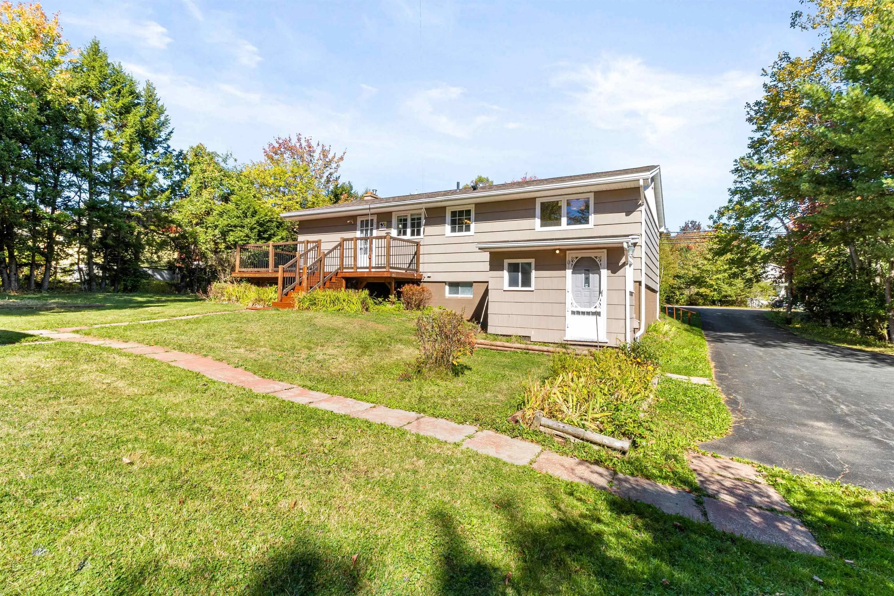 1059 Fall River Road, Fall River, NS B2T 1E9, 4 Bedrooms Bedrooms, ,2 BathroomsBathrooms,Residential,For Sale,Fall River,202524898