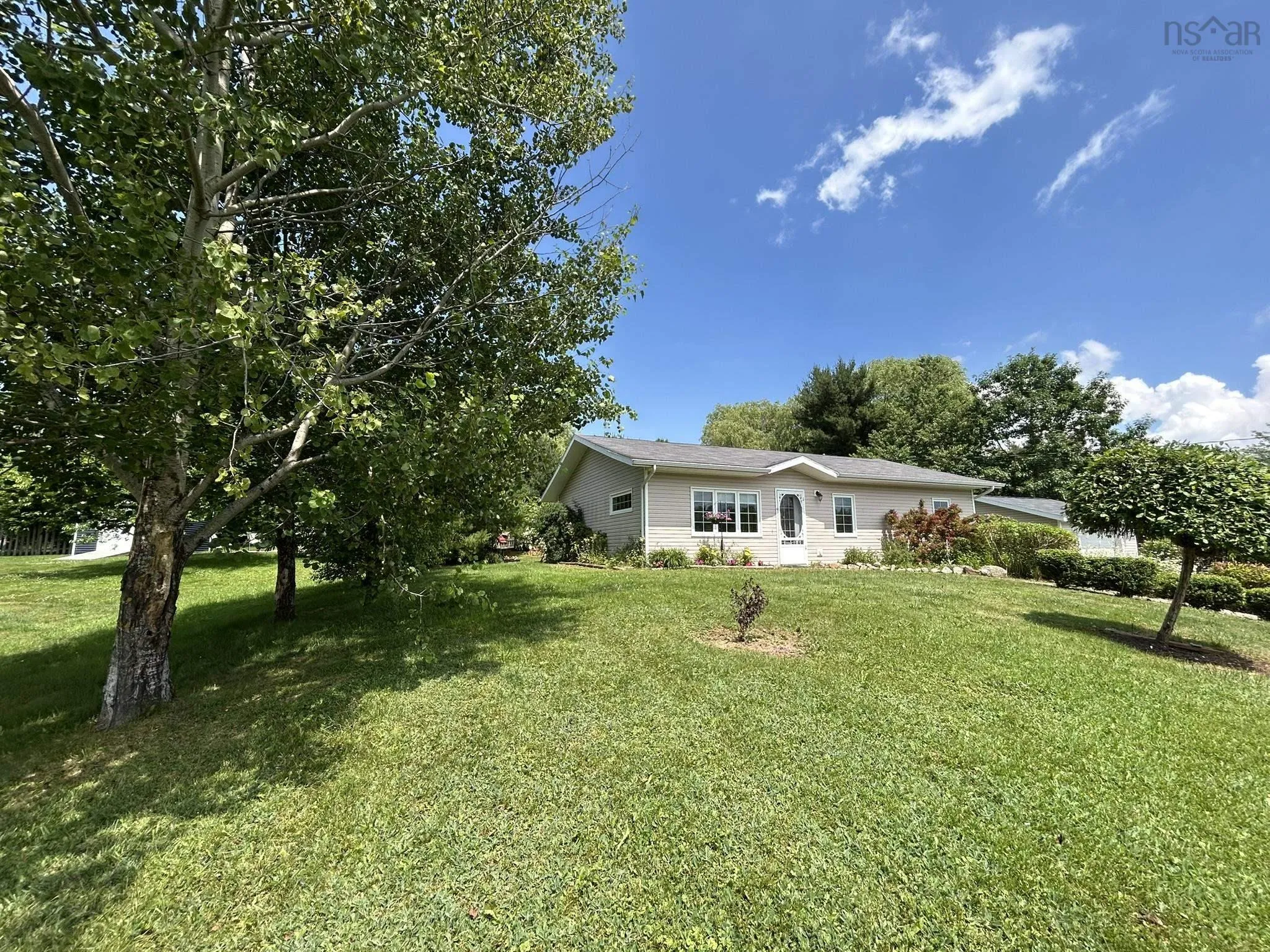 13697 Highway 1, Hants Border, NS B0P 1P0, 3 Bedrooms Bedrooms, ,2 BathroomsBathrooms,Residential,For Sale,Highway 1,202516875