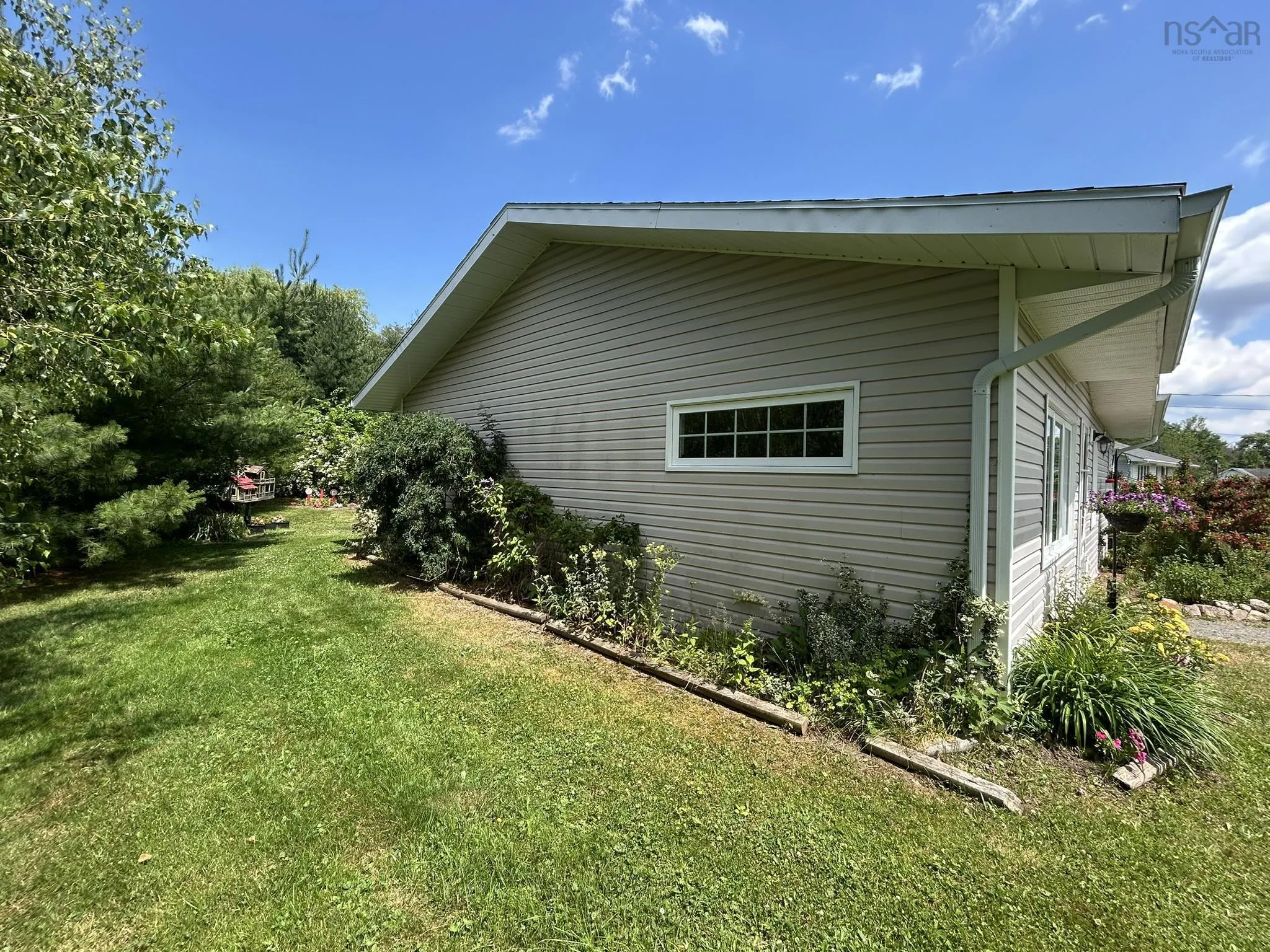 13697 Highway 1, Hants Border, NS B0P 1P0, 3 Bedrooms Bedrooms, ,2 BathroomsBathrooms,Residential,For Sale,Highway 1,202516875