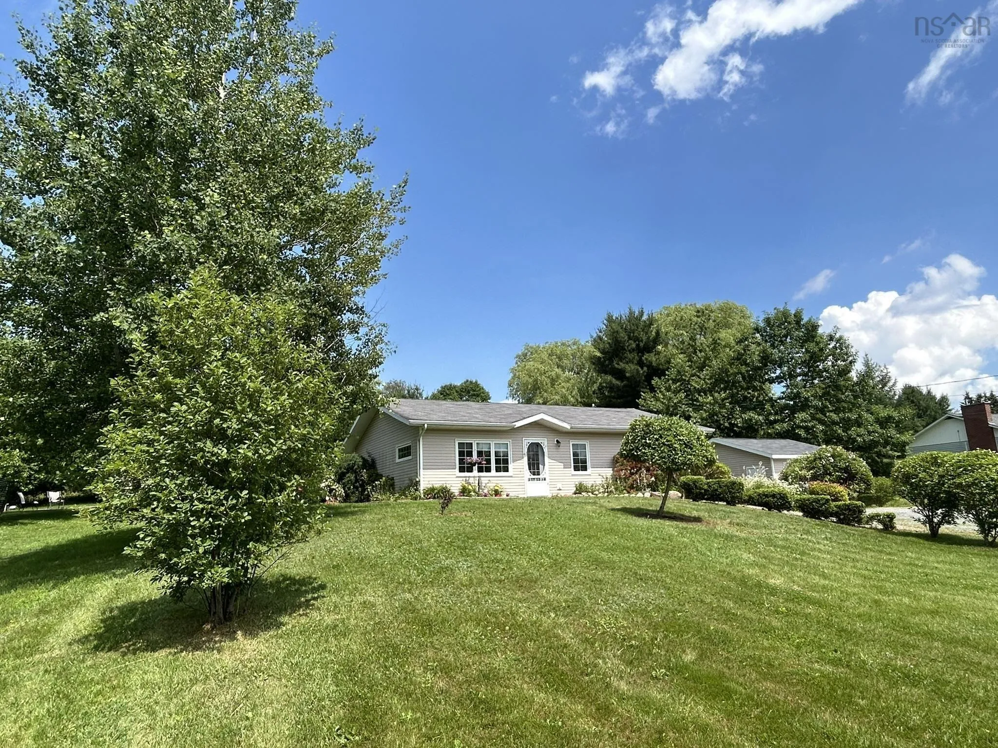 13697 Highway 1, Hants Border, NS B0P 1P0, 3 Bedrooms Bedrooms, ,2 BathroomsBathrooms,Residential,For Sale,Highway 1,202516875
