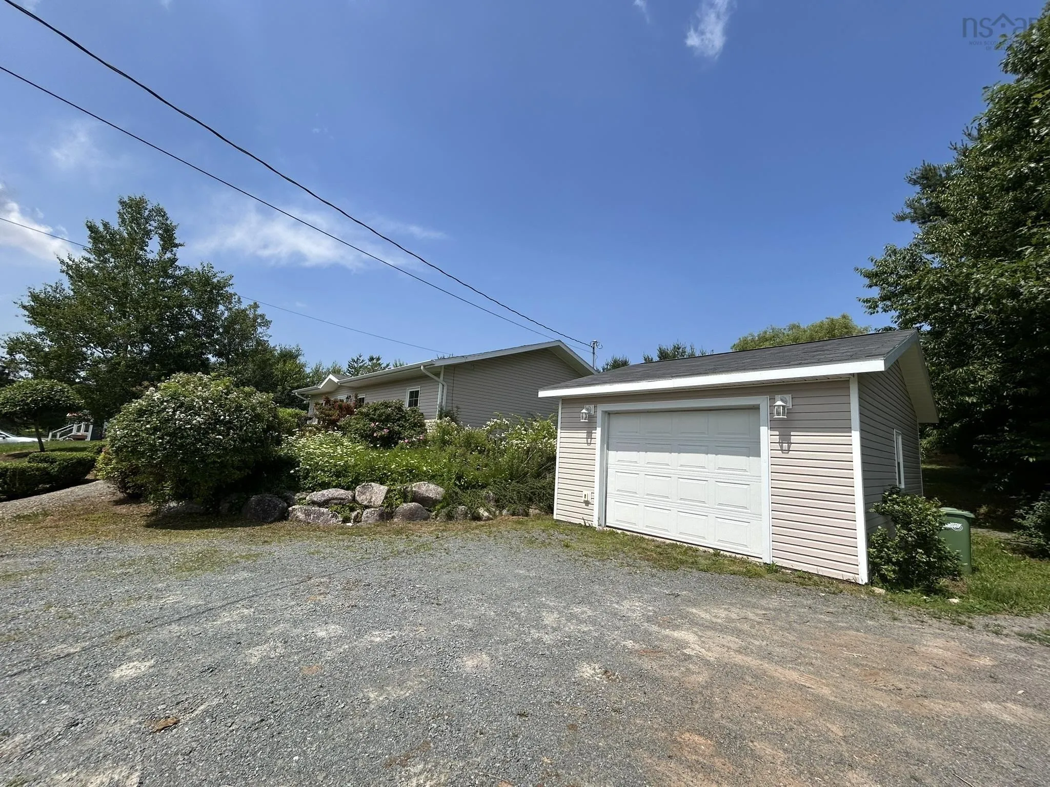 13697 Highway 1, Hants Border, NS B0P 1P0, 3 Bedrooms Bedrooms, ,2 BathroomsBathrooms,Residential,For Sale,Highway 1,202516875
