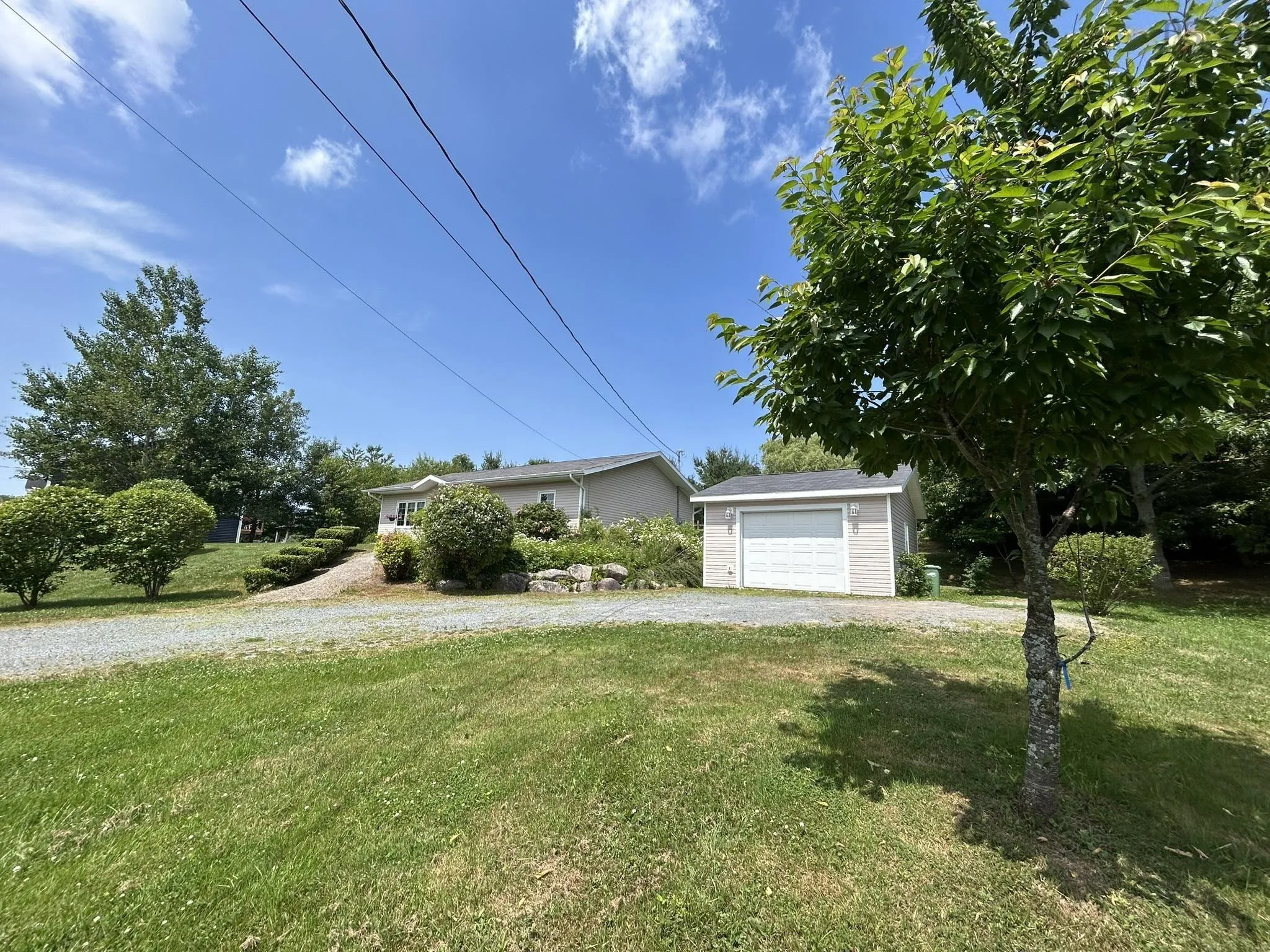 13697 Highway 1, Hants Border, NS B0P 1P0, 3 Bedrooms Bedrooms, ,2 BathroomsBathrooms,Residential,For Sale,Highway 1,202516875