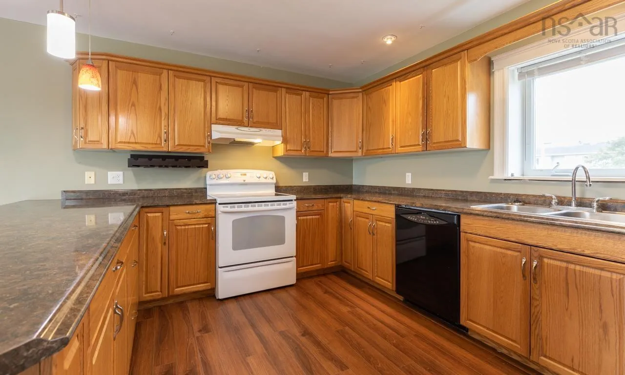 42-44 Bellmont Avenue, North Chegoggin Ns B5a 5k5, 5 Bedrooms Bedrooms, ,Residential Income,For Sale,Bellmont,202406268