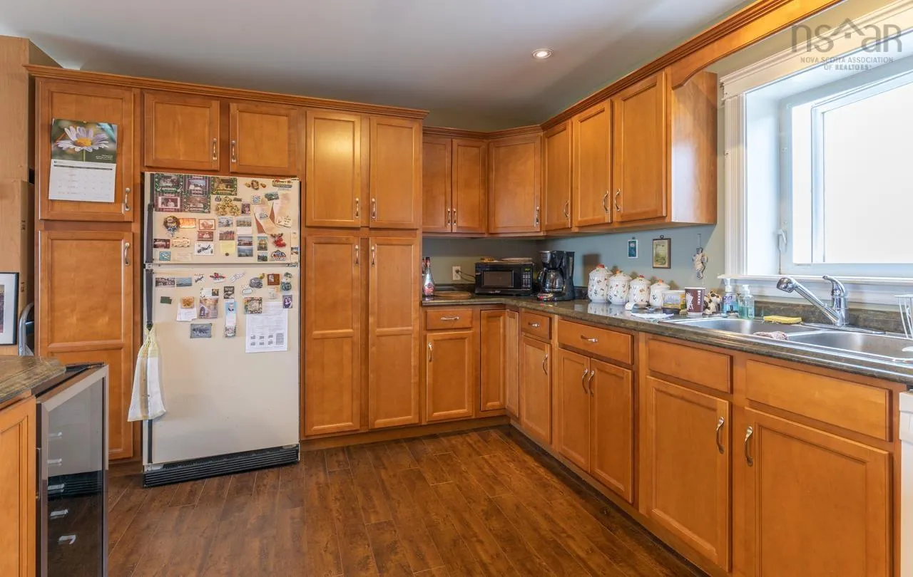 42-44 Bellmont Avenue, North Chegoggin Ns B5a 5k5, 5 Bedrooms Bedrooms, ,Residential Income,For Sale,Bellmont,202406268