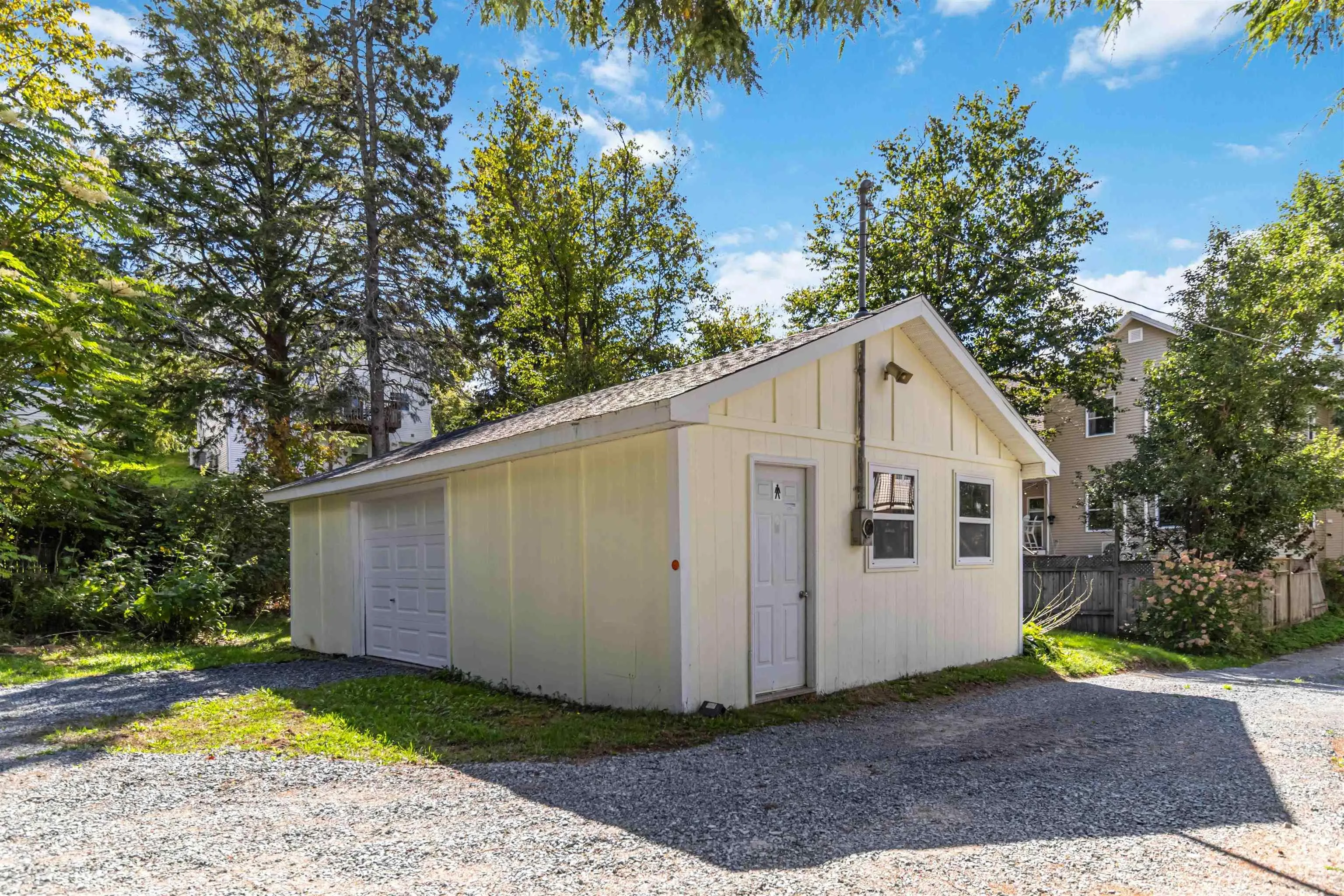 4 & 6 Hemlock Street, Dartmouth, NS B2X 3T3, 6 Bedrooms Bedrooms, ,2 BathroomsBathrooms,Residential,For Sale,Hemlock,202523721