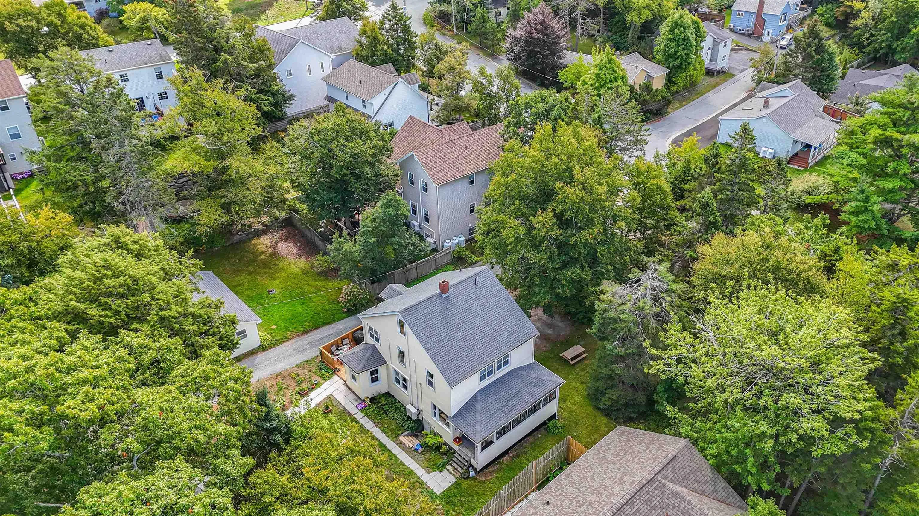 4 & 6 Hemlock Street, Dartmouth, NS B2X 3T3, 6 Bedrooms Bedrooms, ,2 BathroomsBathrooms,Residential,For Sale,Hemlock,202523721
