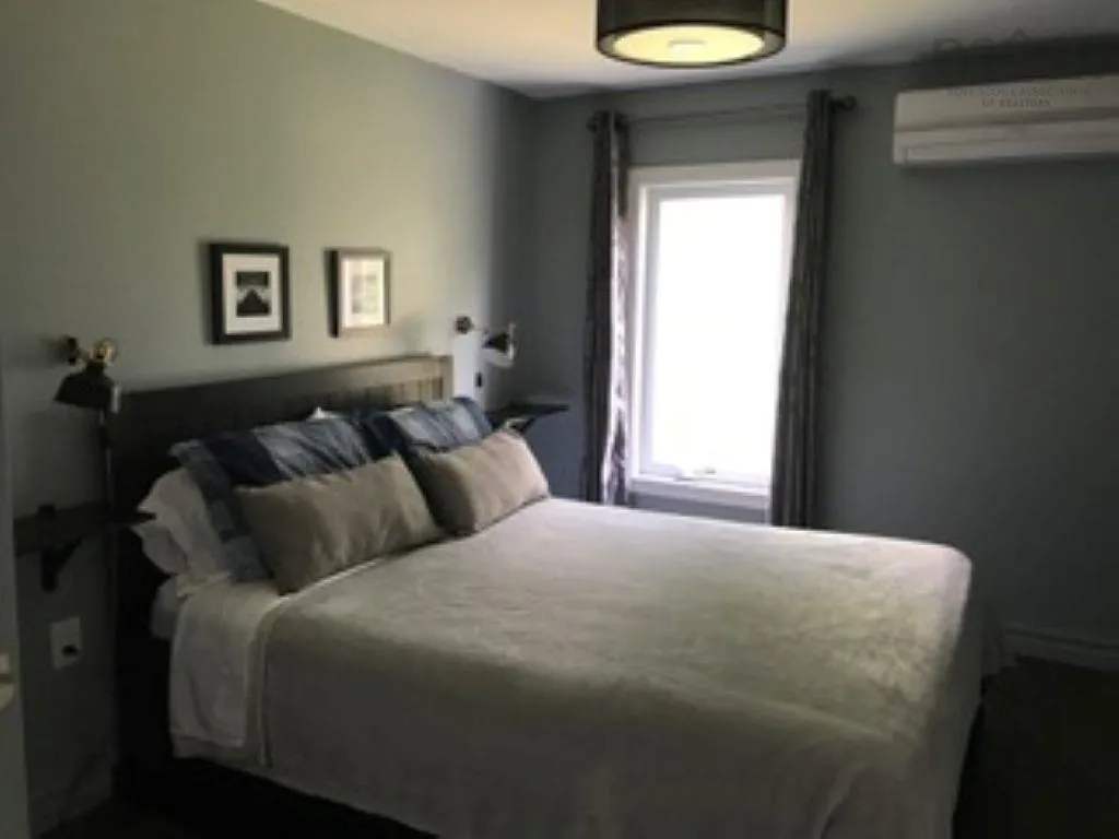 4 & 6 Hemlock Street, Dartmouth, NS B2X 3T3, 6 Bedrooms Bedrooms, ,2 BathroomsBathrooms,Residential,For Sale,Hemlock,202523721