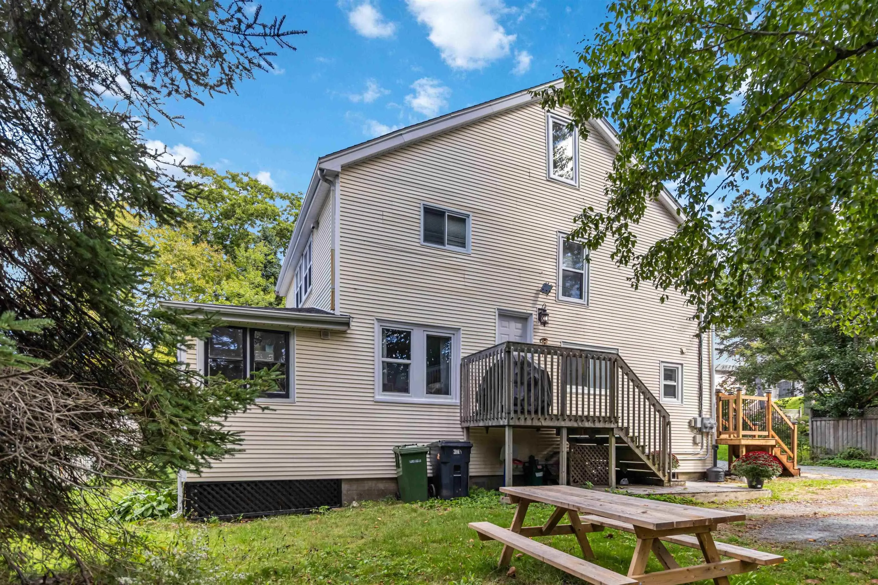 4 & 6 Hemlock Street, Dartmouth, NS B2X 3T3, 6 Bedrooms Bedrooms, ,2 BathroomsBathrooms,Residential,For Sale,Hemlock,202523721
