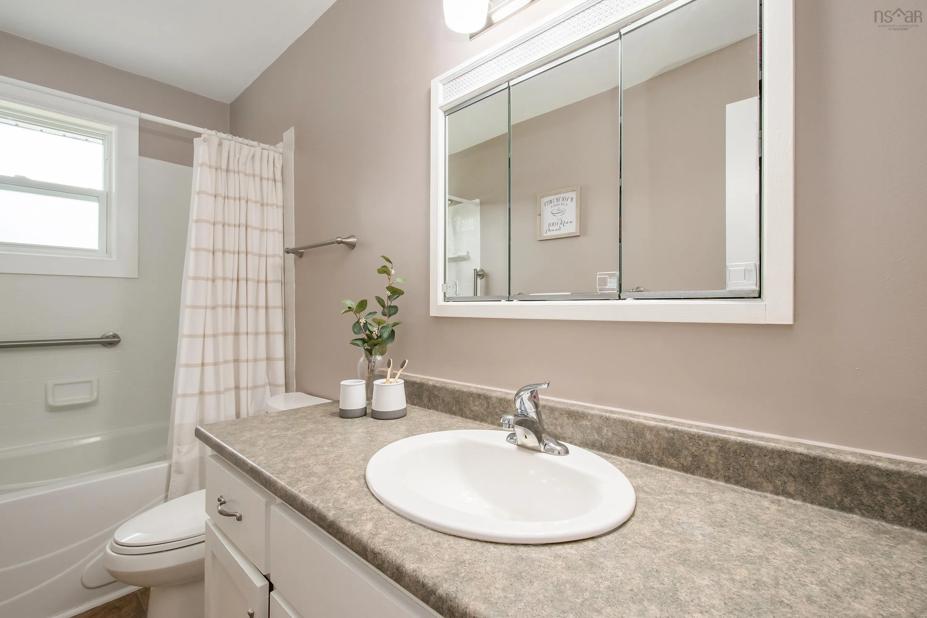10 Bezanson Drive Drive, Berwick, NS B0P 1E0, 3 Bedrooms Bedrooms, ,2 BathroomsBathrooms,Residential,For Sale,Bezanson,202517669