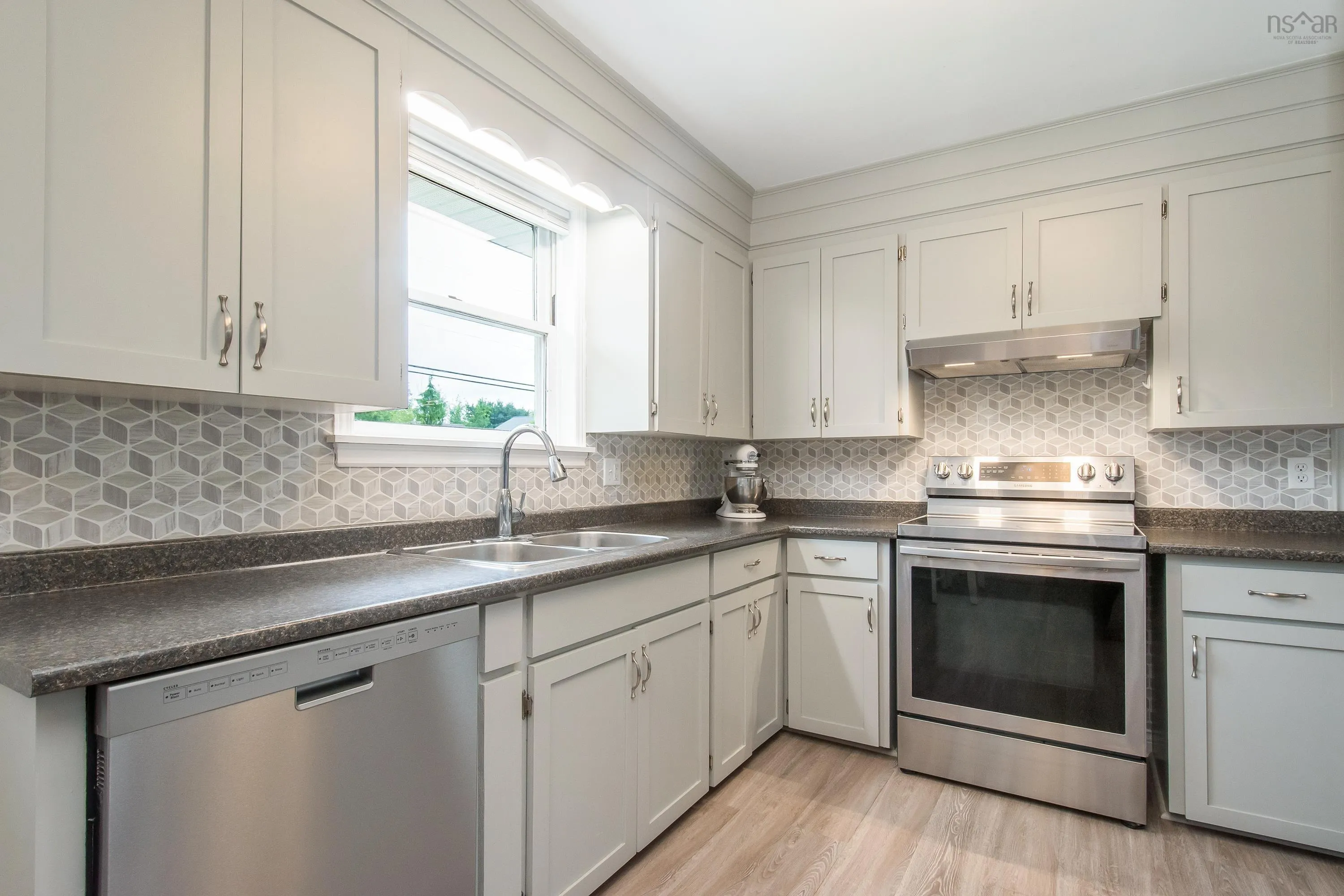 10 Bezanson Drive Drive, Berwick, NS B0P 1E0, 3 Bedrooms Bedrooms, ,2 BathroomsBathrooms,Residential,For Sale,Bezanson,202517669