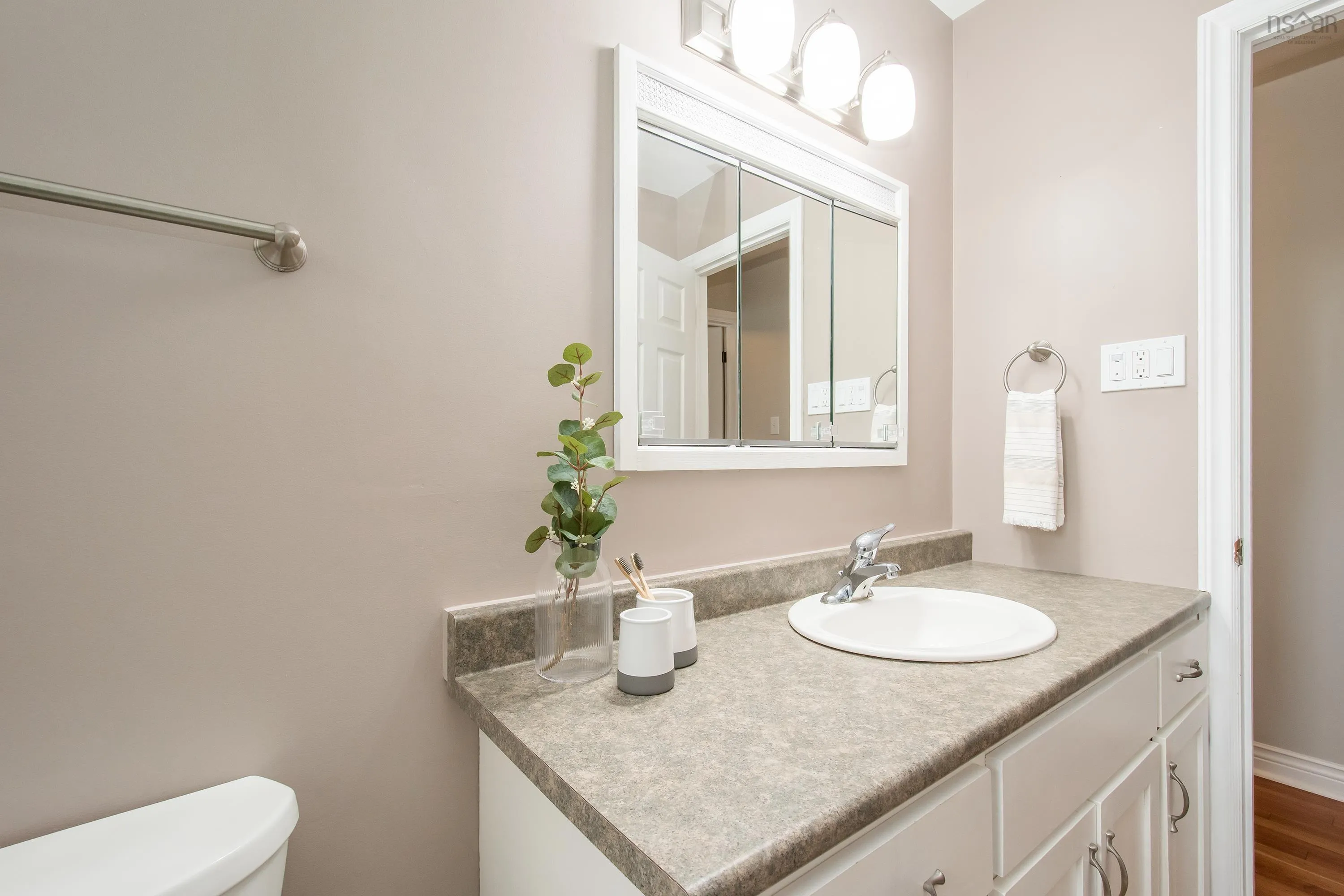 10 Bezanson Drive Drive, Berwick, NS B0P 1E0, 3 Bedrooms Bedrooms, ,2 BathroomsBathrooms,Residential,For Sale,Bezanson,202517669