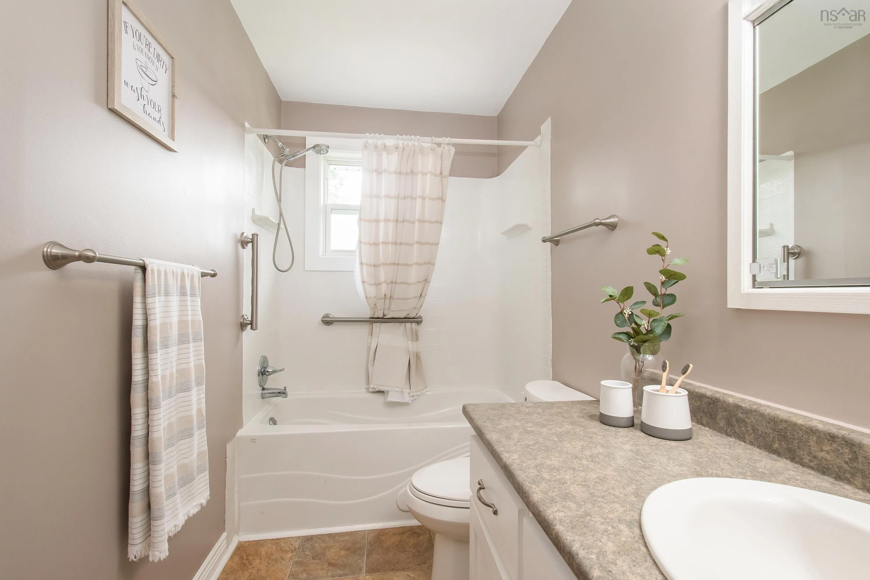 10 Bezanson Drive Drive, Berwick, NS B0P 1E0, 3 Bedrooms Bedrooms, ,2 BathroomsBathrooms,Residential,For Sale,Bezanson,202517669