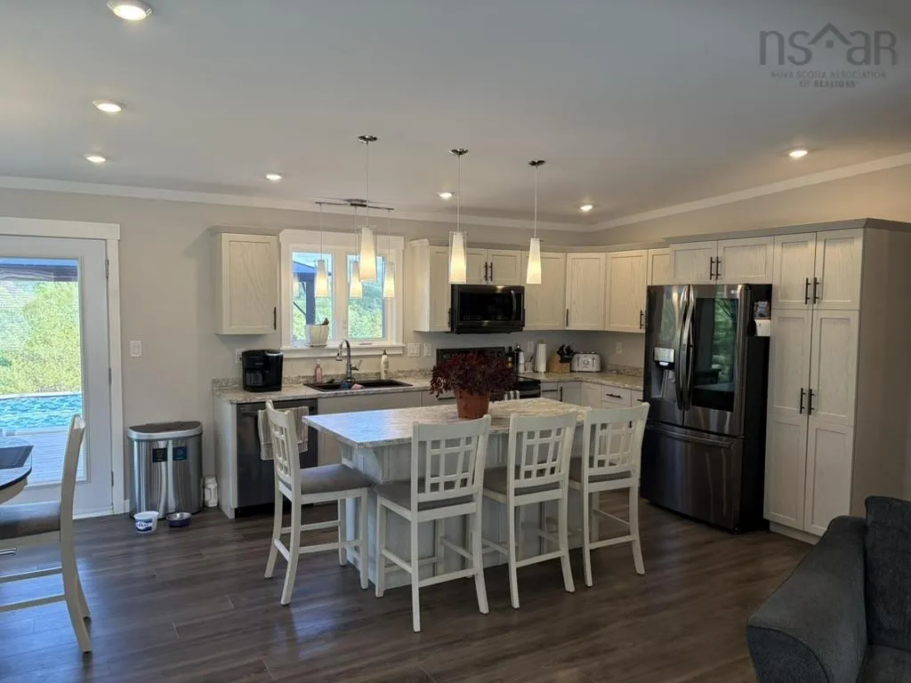 25 Lakewood Drive, Brooklyn, NS B0N 2A0, 2 Bedrooms Bedrooms, ,2 BathroomsBathrooms,Residential,For Sale,Lakewood,202525613