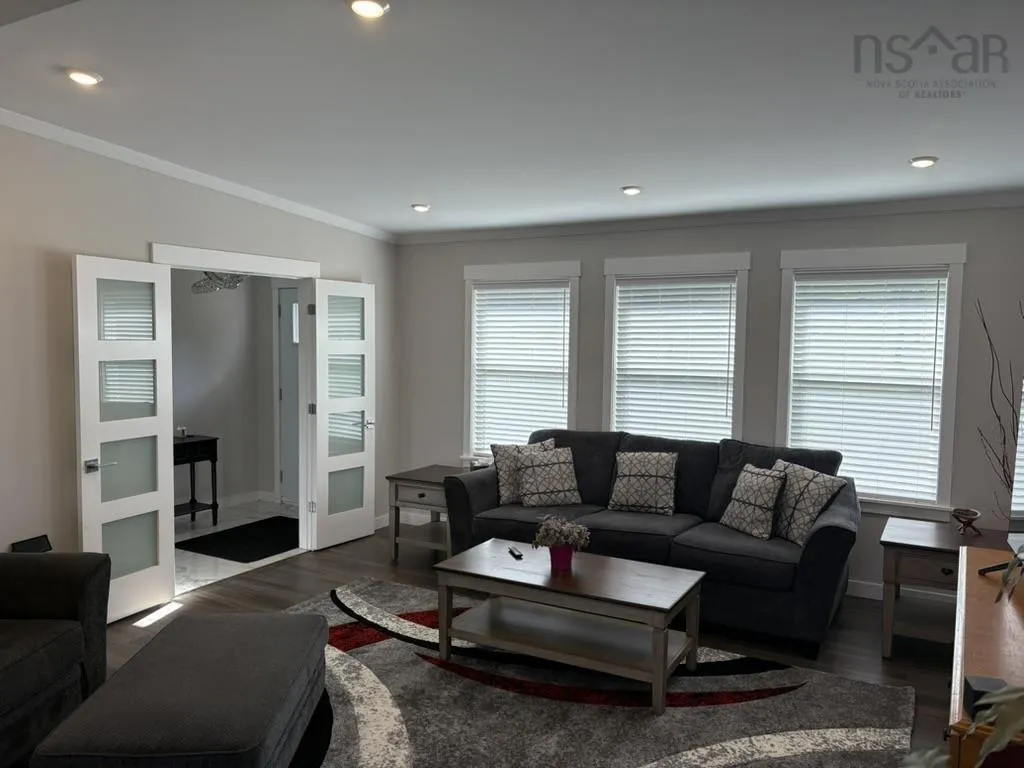 25 Lakewood Drive, Brooklyn, NS B0N 2A0, 2 Bedrooms Bedrooms, ,2 BathroomsBathrooms,Residential,For Sale,Lakewood,202525613