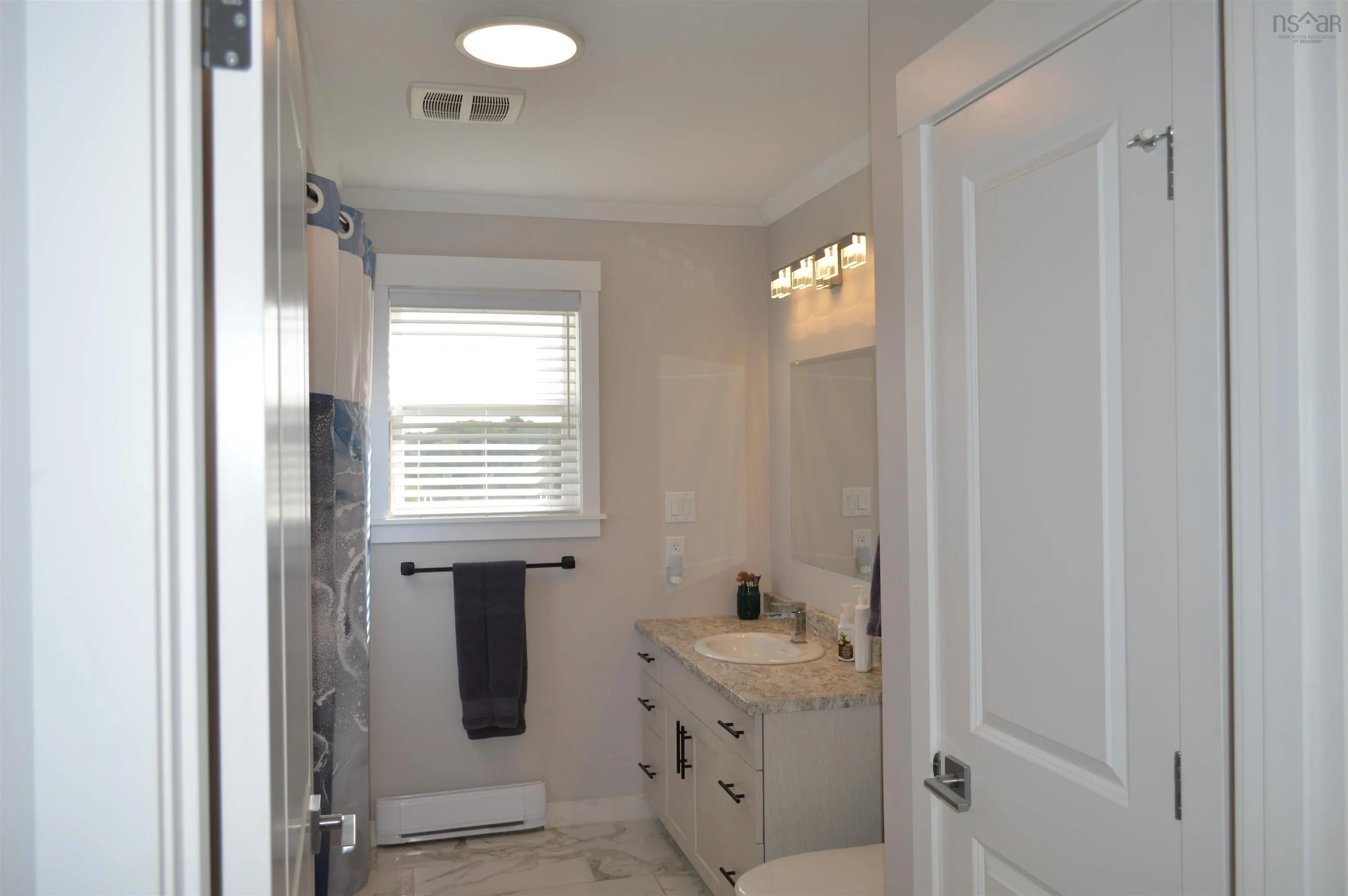 25 Lakewood Drive, Brooklyn, NS B0N 2A0, 2 Bedrooms Bedrooms, ,2 BathroomsBathrooms,Residential,For Sale,Lakewood,202525613