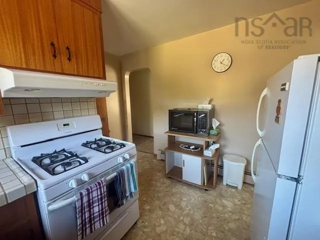 2695 Lingan Road, Lingan, NS B1H 5E7, 4 Bedrooms Bedrooms, ,1 BathroomBathrooms,Residential,For Sale,Lingan,202523627