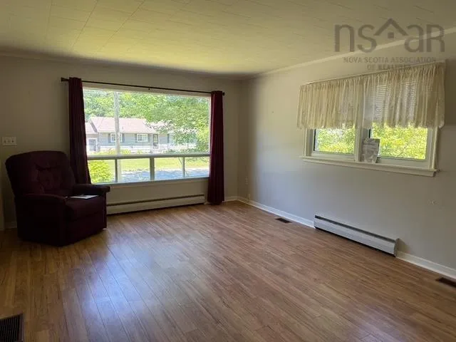 14 Linden Avenue, Bridgewater, NS B4V 1J6, 3 Bedrooms Bedrooms, ,1 BathroomBathrooms,Residential,For Sale,Linden,202517504