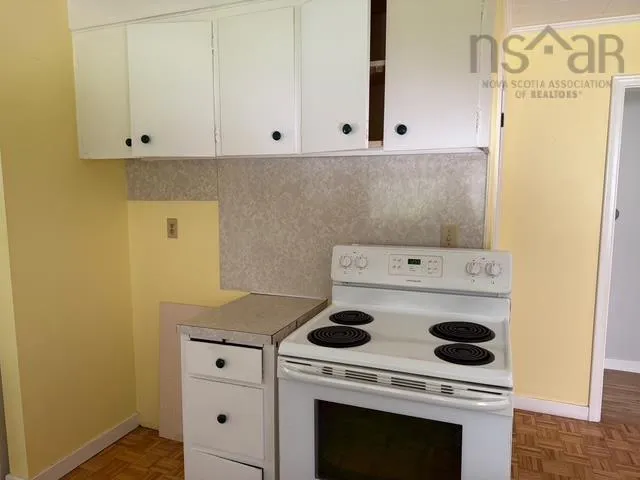 14 Linden Avenue, Bridgewater, NS B4V 1J6, 3 Bedrooms Bedrooms, ,1 BathroomBathrooms,Residential,For Sale,Linden,202517504