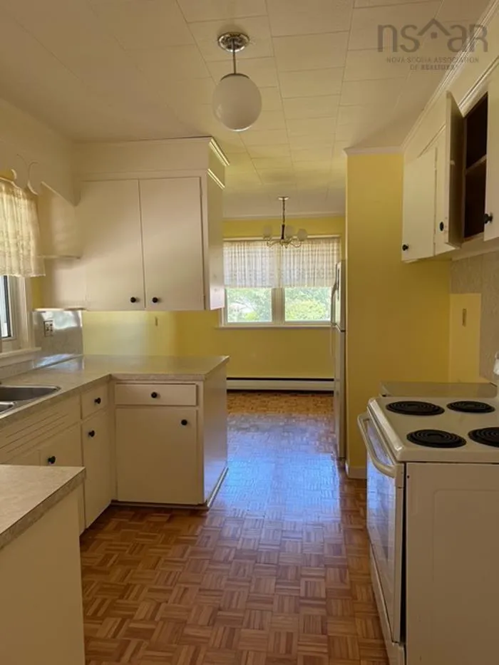 14 Linden Avenue, Bridgewater, NS B4V 1J6, 3 Bedrooms Bedrooms, ,1 BathroomBathrooms,Residential,For Sale,Linden,202517504