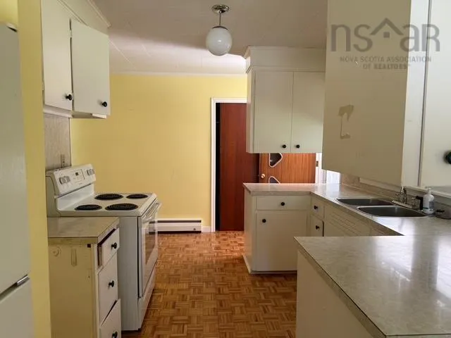 14 Linden Avenue, Bridgewater, NS B4V 1J6, 3 Bedrooms Bedrooms, ,1 BathroomBathrooms,Residential,For Sale,Linden,202517504