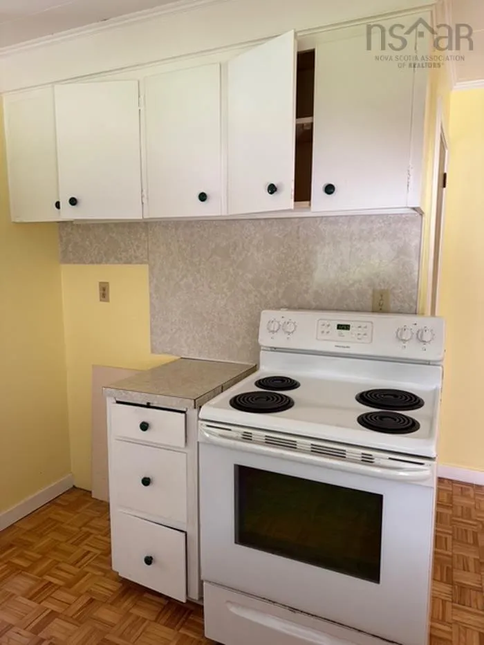 14 Linden Avenue, Bridgewater, NS B4V 1J6, 3 Bedrooms Bedrooms, ,1 BathroomBathrooms,Residential,For Sale,Linden,202517504