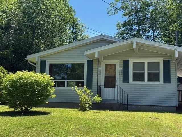 14 Linden Avenue, Bridgewater, NS B4V 1J6, 3 Bedrooms Bedrooms, ,1 BathroomBathrooms,Residential,For Sale,Linden,202517504