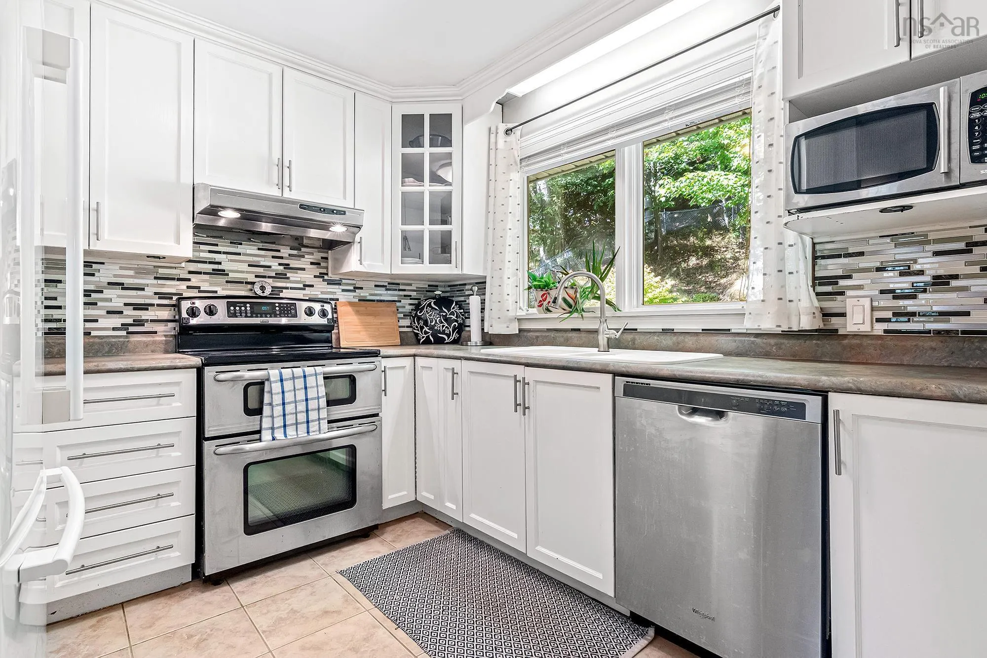 216 High Street, Bedford, NS B4A 1M6, 3 Bedrooms Bedrooms, ,2 BathroomsBathrooms,Residential,For Sale,High,202523943