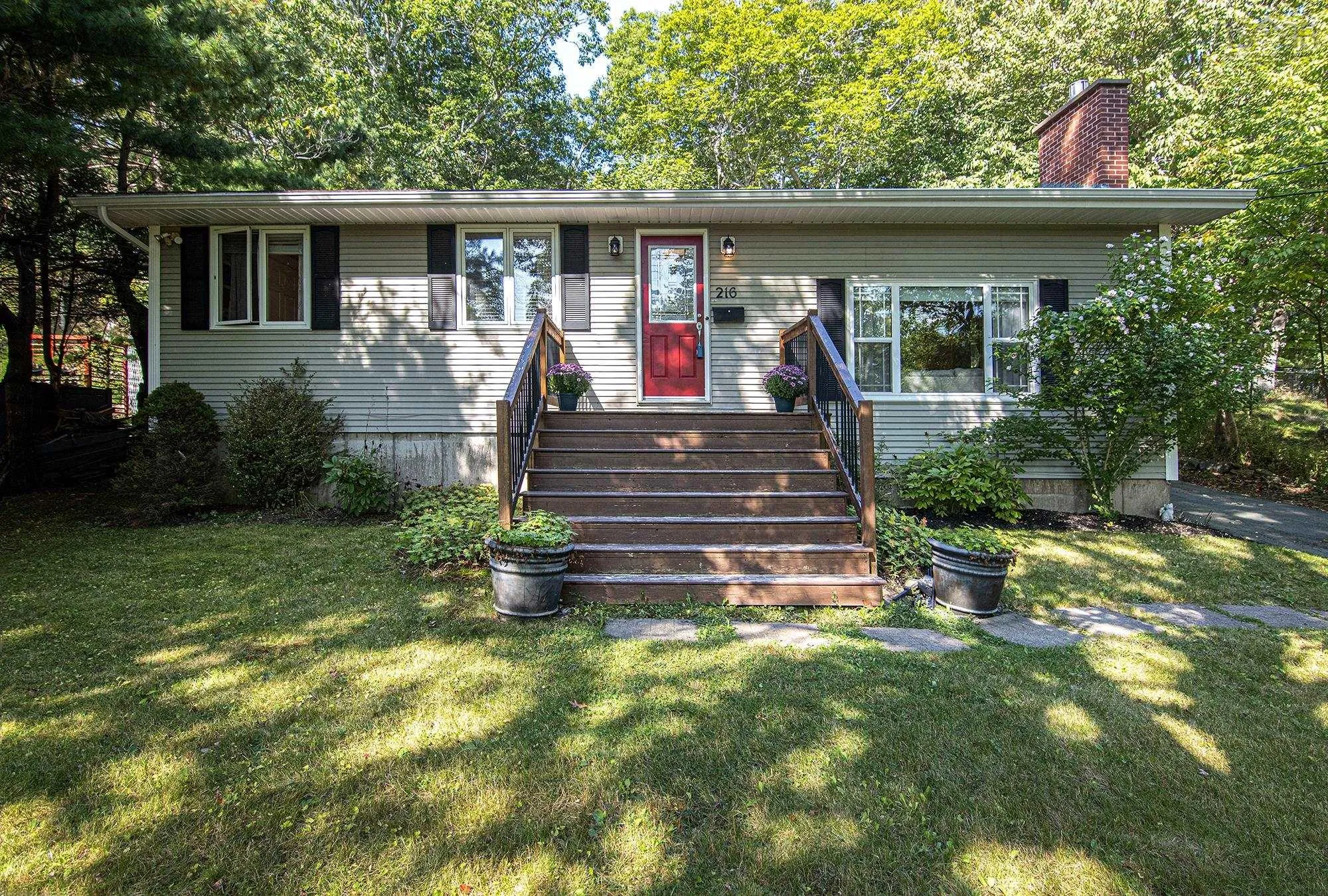 216 High Street, Bedford, NS B4A 1M6, 3 Bedrooms Bedrooms, ,2 BathroomsBathrooms,Residential,For Sale,High,202523943