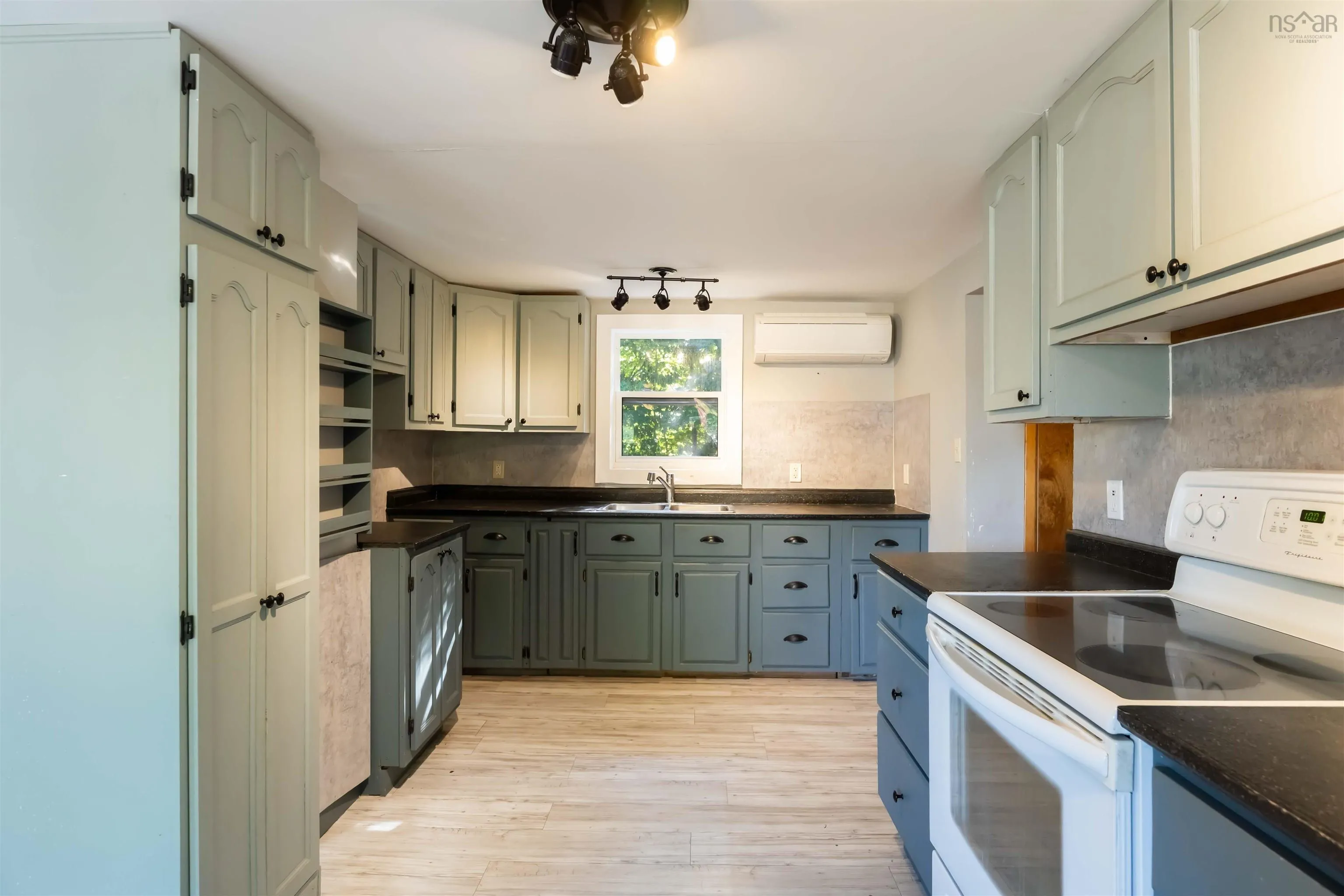 736 Cambridge Road, Cambridge, NS B0P 1G0, 5 Bedrooms Bedrooms, ,2 BathroomsBathrooms,Residential,For Sale,Cambridge,202523549