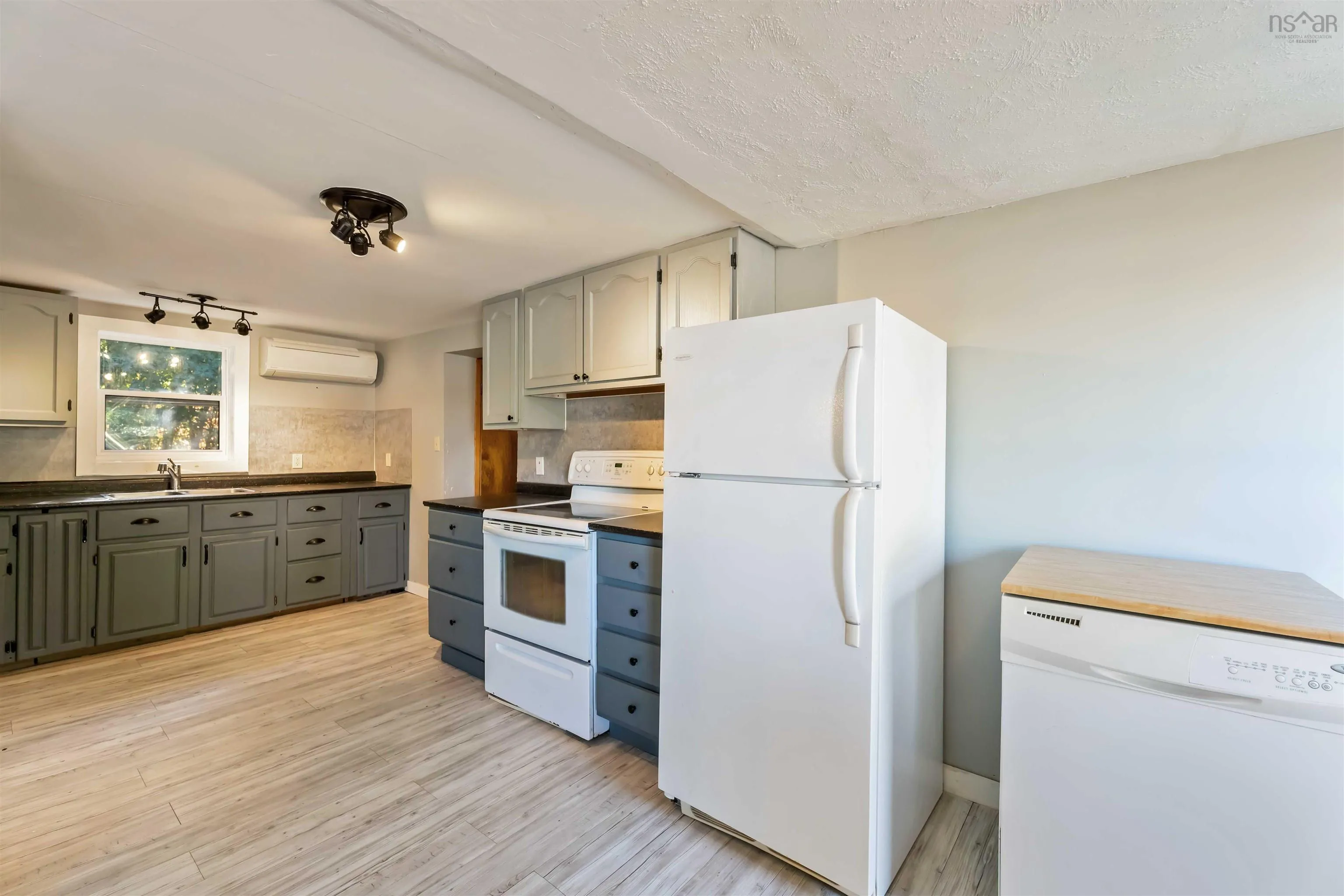 736 Cambridge Road, Cambridge, NS B0P 1G0, 5 Bedrooms Bedrooms, ,2 BathroomsBathrooms,Residential,For Sale,Cambridge,202523549
