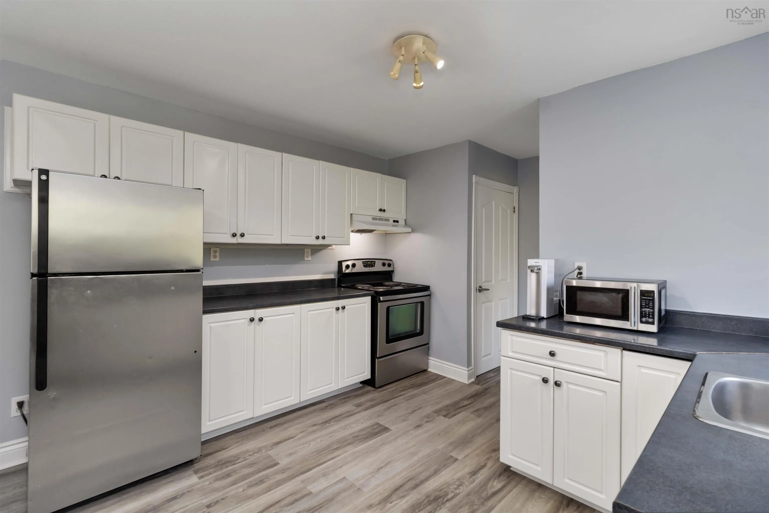 242 Spring Avenue, Dartmouth, NS B2W 1Y3, 4 Bedrooms Bedrooms, ,2 BathroomsBathrooms,Residential,For Sale,Spring Avenue,202520485