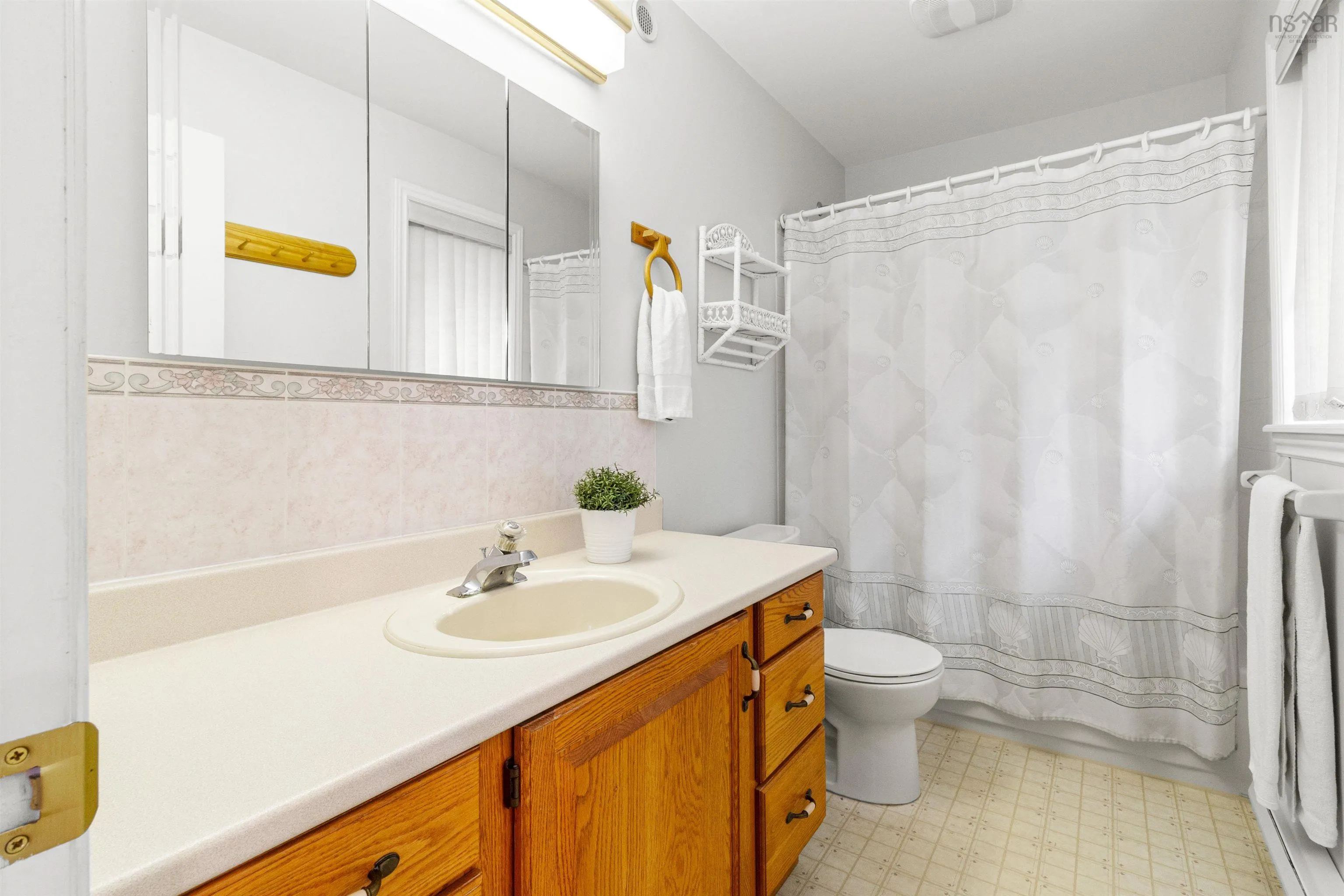 7 Warwick Lane, Halifax, NS B3M 4J3, 4 Bedrooms Bedrooms, ,3 BathroomsBathrooms,Residential,For Sale,Warwick,202524113