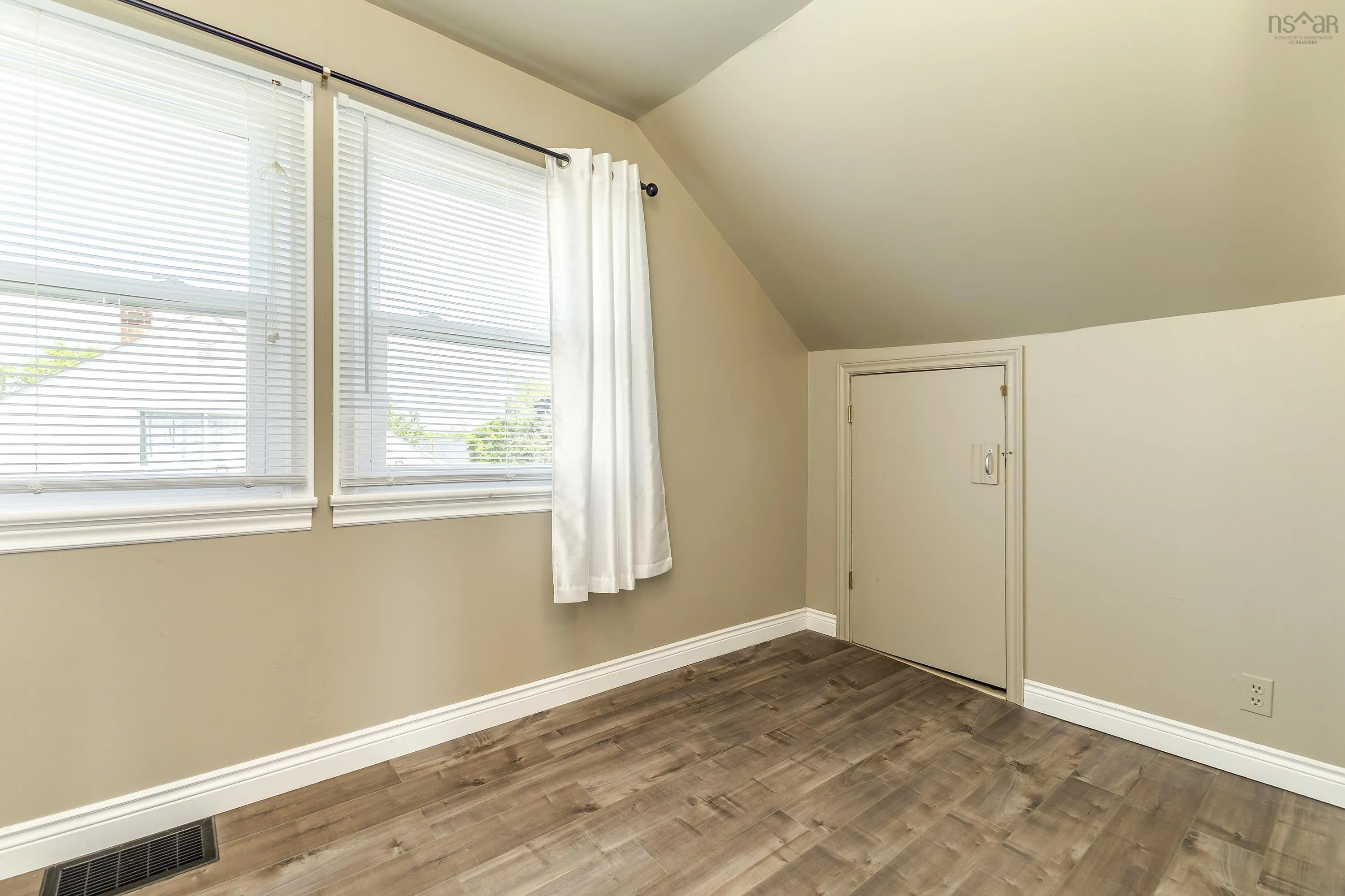 11 Maclaren Ave, New Glasgow, NS B2H 3N3, 3 Bedrooms Bedrooms, ,2 BathroomsBathrooms,Residential,For Sale,Maclaren Ave,202520035