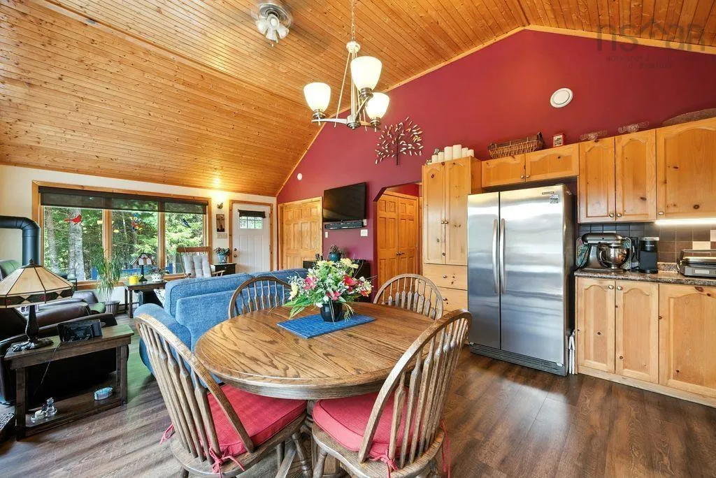 3 Eagle Lane, Vaughan, NS B0N 2T0, 2 Bedrooms Bedrooms, ,1 BathroomBathrooms,Residential,For Sale,Eagle,202521402