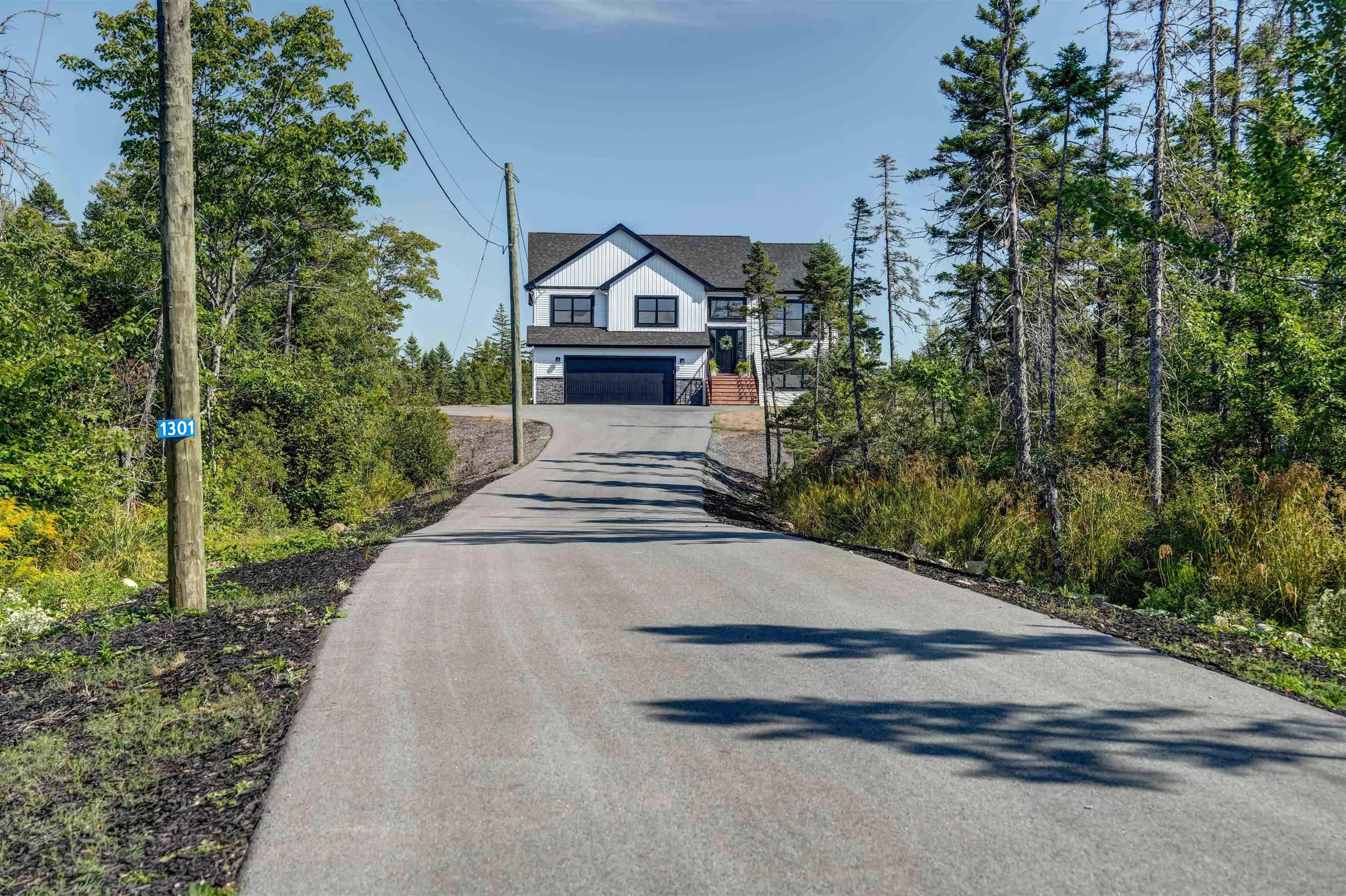 1301 Mccabe Lake Drive, Middle Sackville, NS B4E 0P5, 4 Bedrooms Bedrooms, ,3 BathroomsBathrooms,Residential,For Sale,Mccabe Lake,202522470