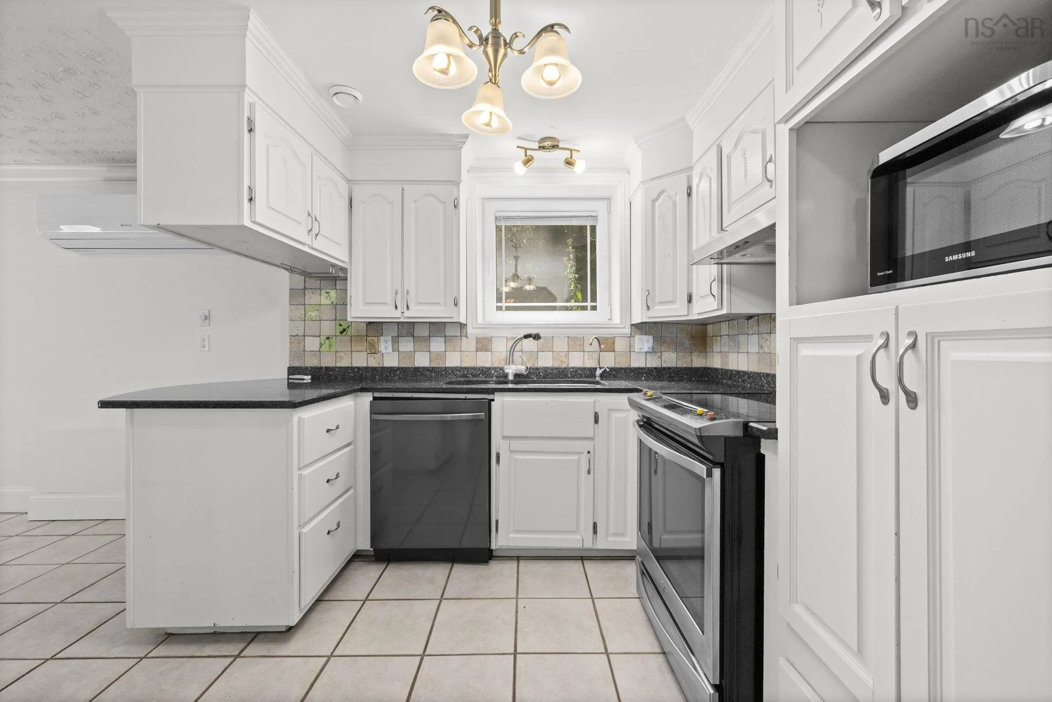 333/335 Kings Road, Wellington, NS B2T 1A2, 5 Bedrooms Bedrooms, ,3 BathroomsBathrooms,Residential,For Sale,Kings,202516599