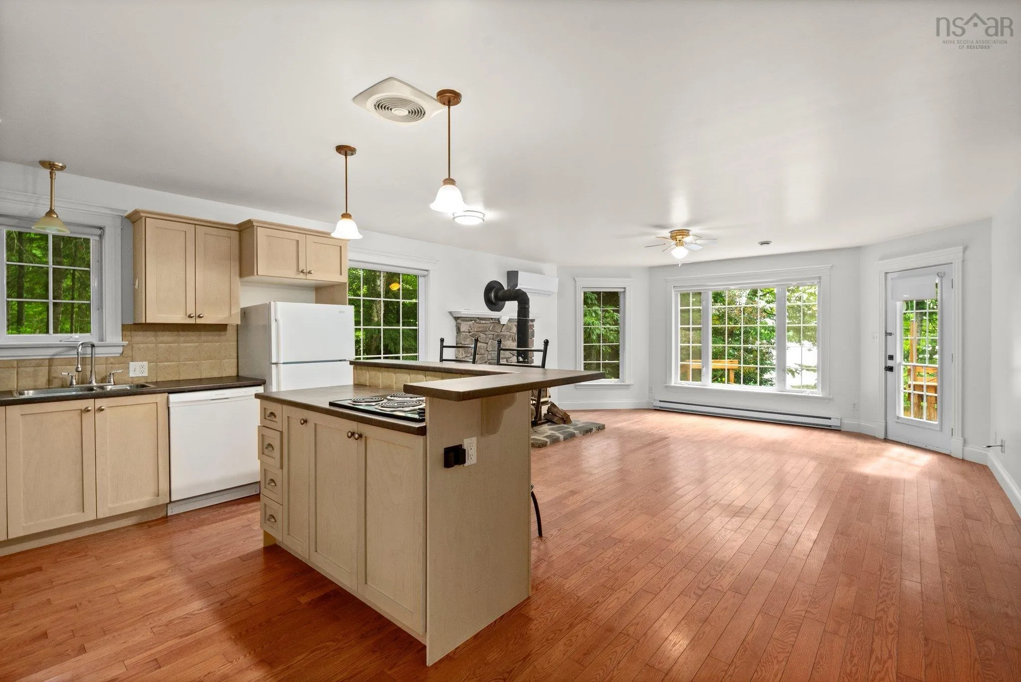 333/335 Kings Road, Wellington, NS B2T 1A2, 5 Bedrooms Bedrooms, ,3 BathroomsBathrooms,Residential,For Sale,Kings,202516599