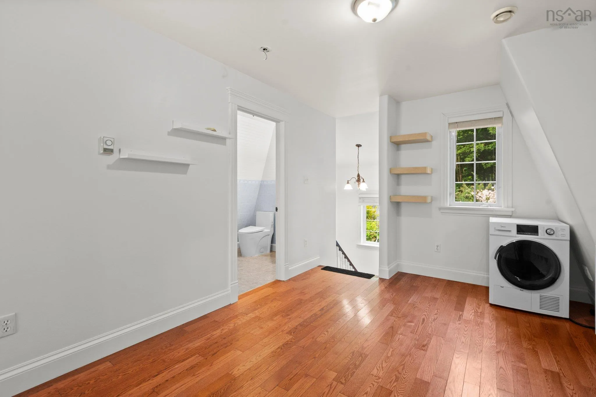 333/335 Kings Road, Wellington, NS B2T 1A2, 5 Bedrooms Bedrooms, ,3 BathroomsBathrooms,Residential,For Sale,Kings,202516599