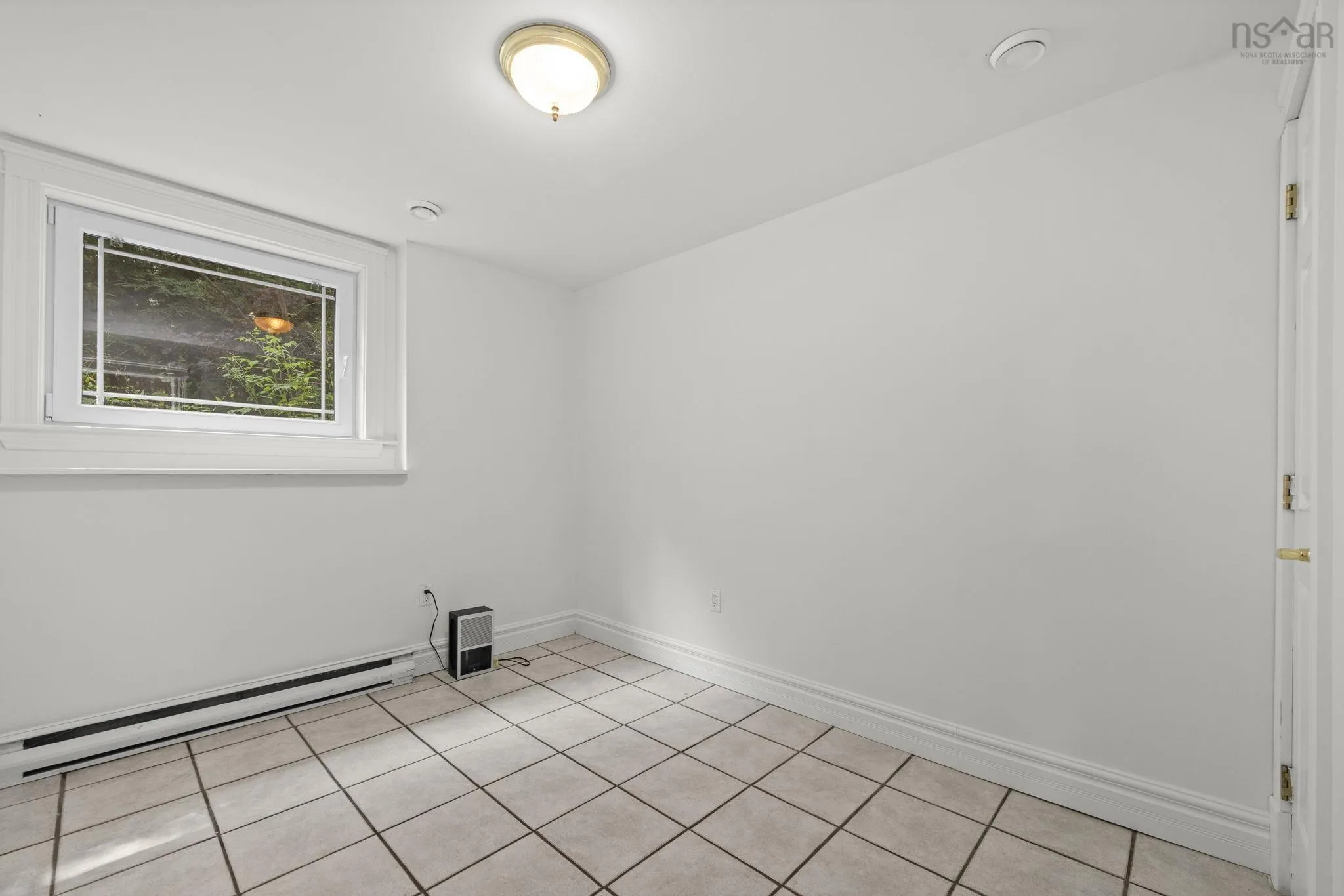 333/335 Kings Road, Wellington, NS B2T 1A2, 5 Bedrooms Bedrooms, ,3 BathroomsBathrooms,Residential,For Sale,Kings,202516599