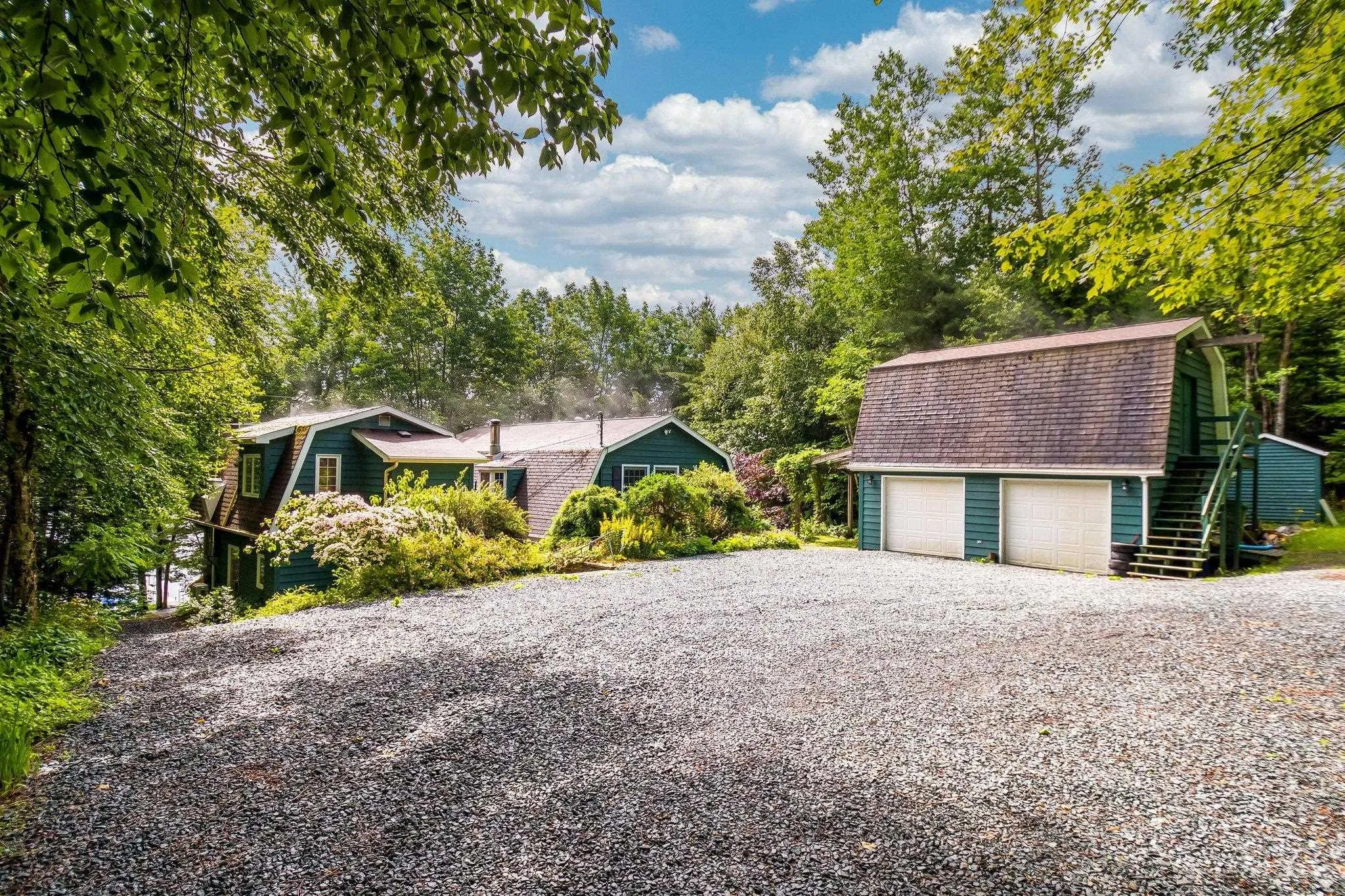 333/335 Kings Road, Wellington, NS B2T 1A2, 5 Bedrooms Bedrooms, ,3 BathroomsBathrooms,Residential,For Sale,Kings,202516599
