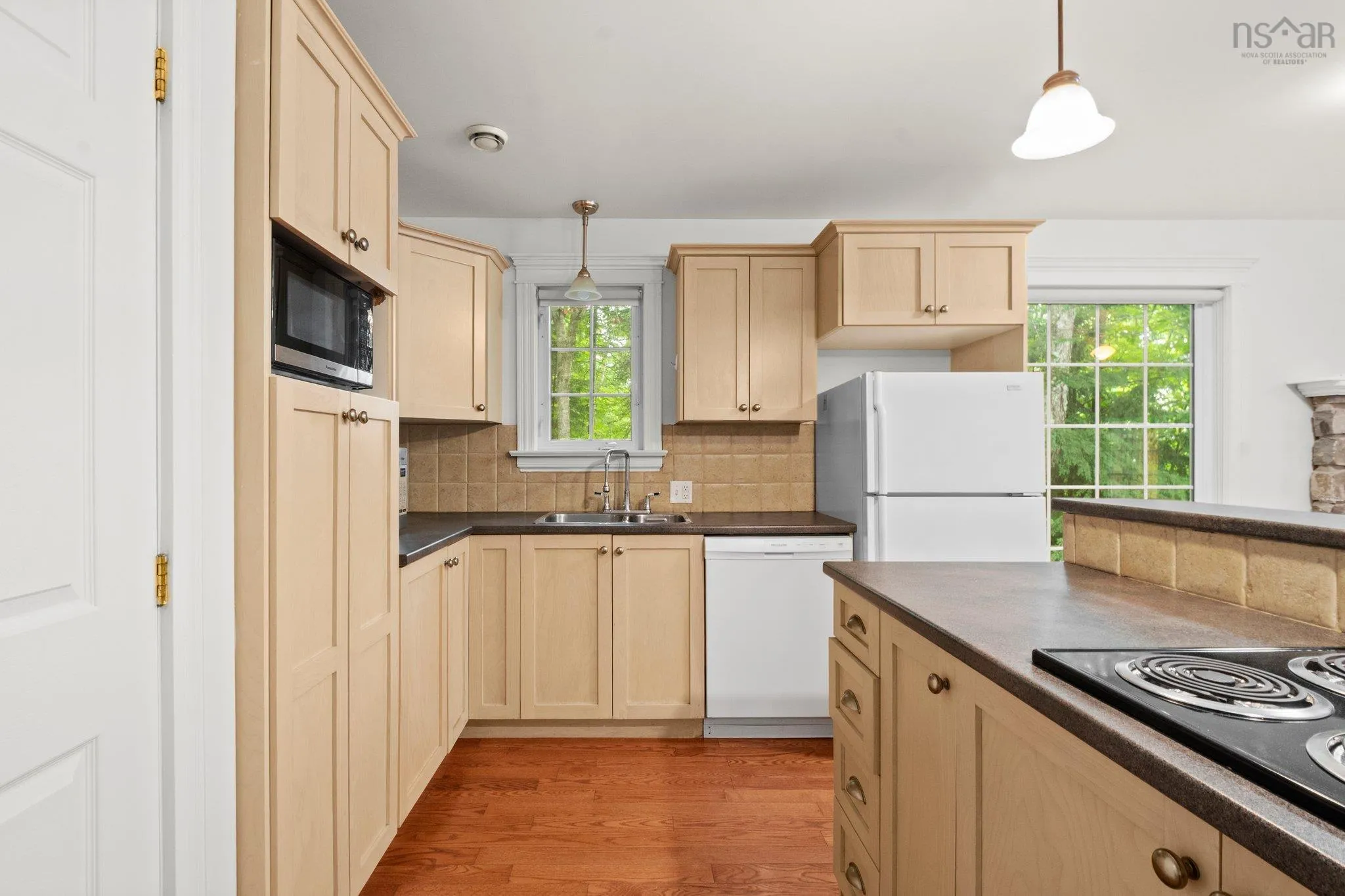 333/335 Kings Road, Wellington, NS B2T 1A2, 5 Bedrooms Bedrooms, ,3 BathroomsBathrooms,Residential,For Sale,Kings,202516599