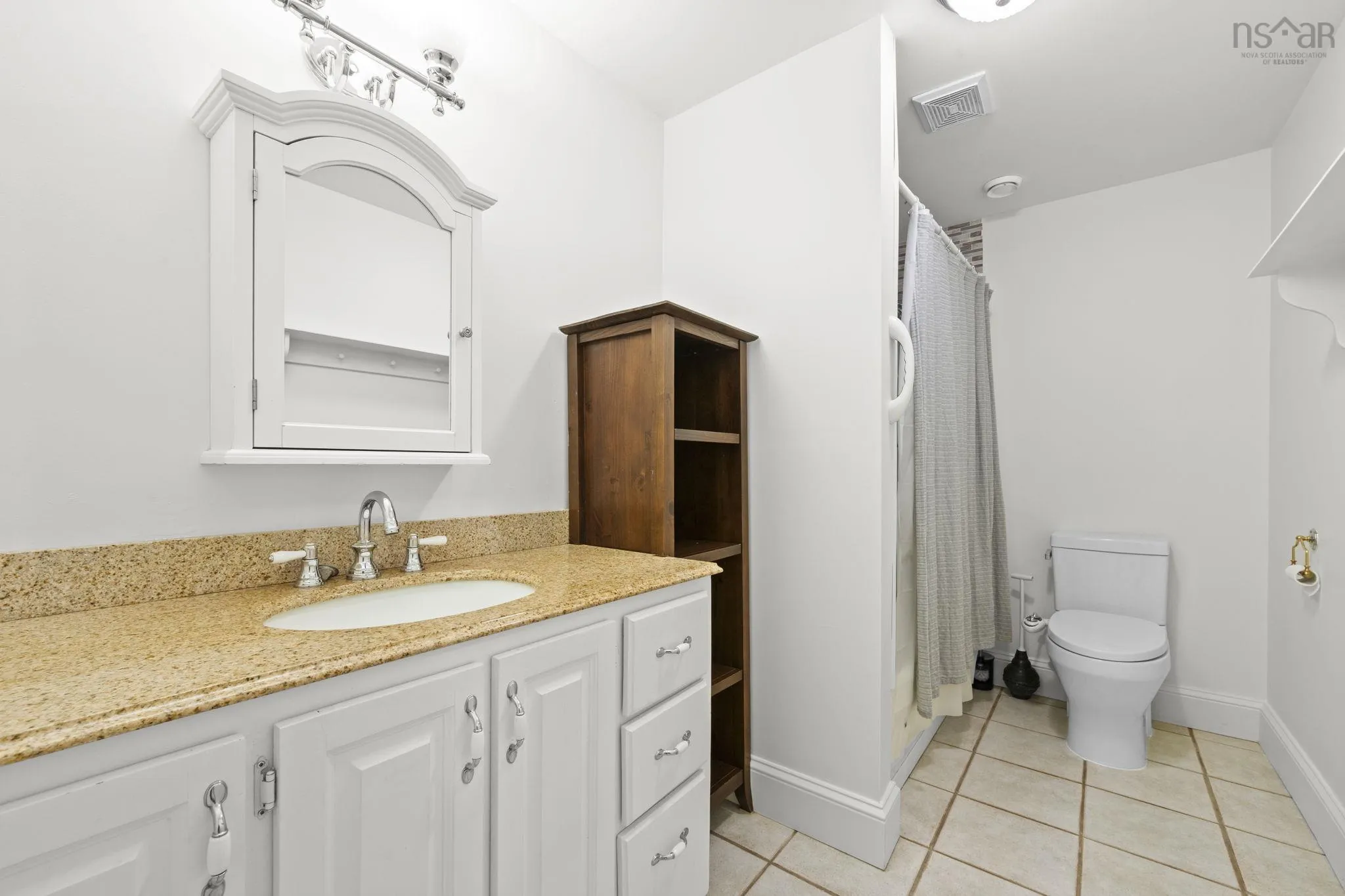 333/335 Kings Road, Wellington, NS B2T 1A2, 5 Bedrooms Bedrooms, ,3 BathroomsBathrooms,Residential,For Sale,Kings,202516599