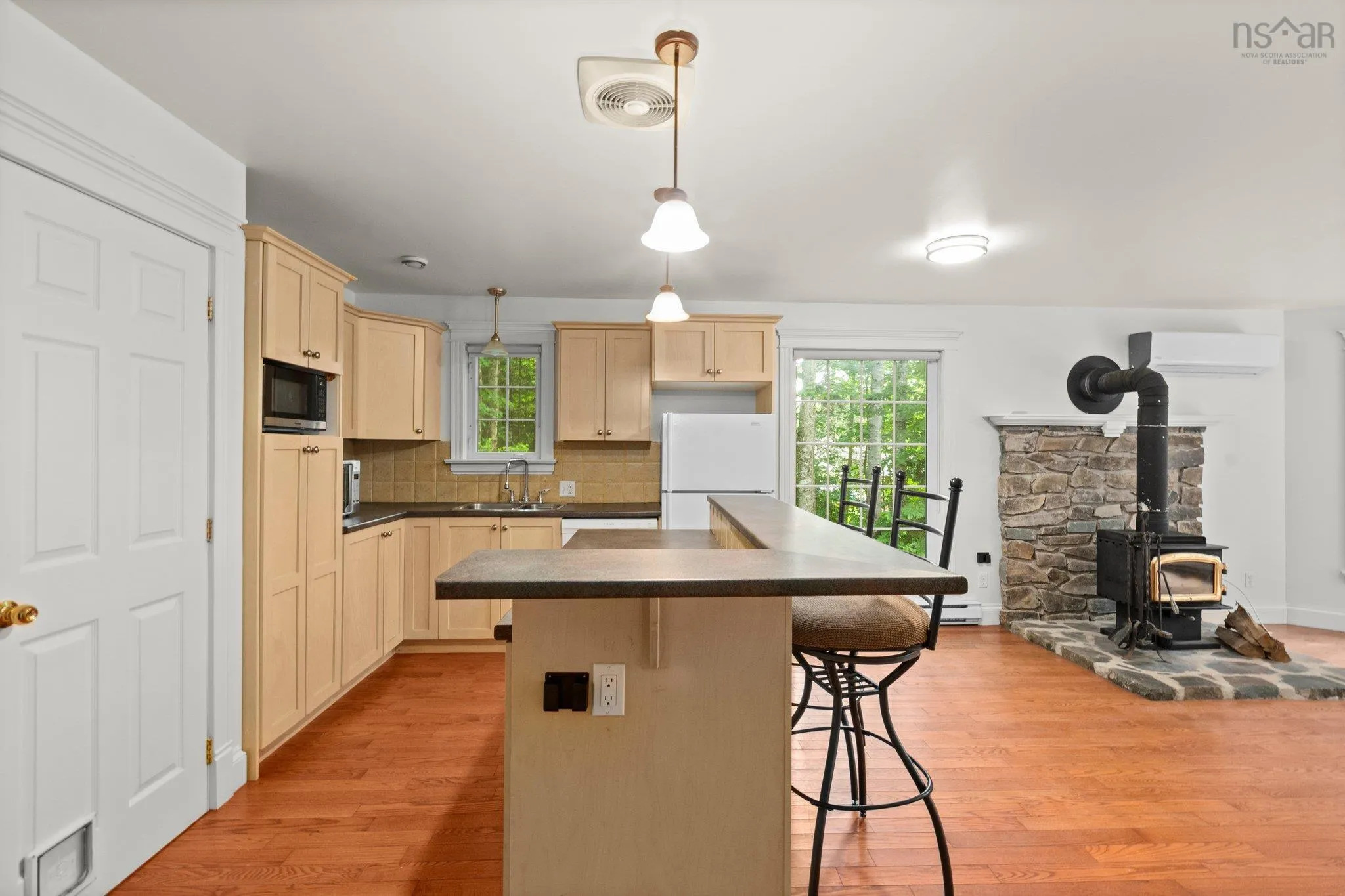 333/335 Kings Road, Wellington, NS B2T 1A2, 5 Bedrooms Bedrooms, ,3 BathroomsBathrooms,Residential,For Sale,Kings,202516599