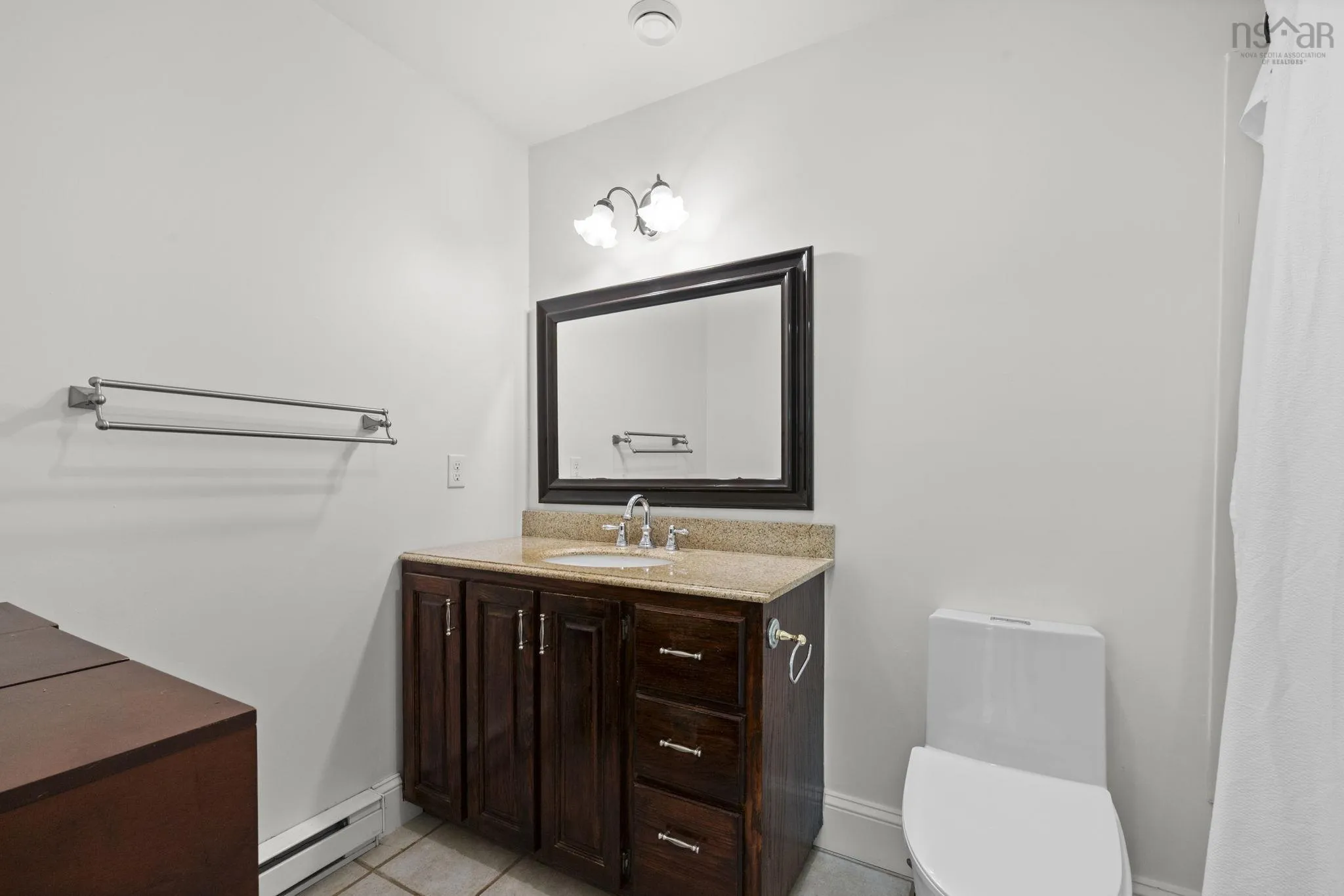 333/335 Kings Road, Wellington, NS B2T 1A2, 5 Bedrooms Bedrooms, ,3 BathroomsBathrooms,Residential,For Sale,Kings,202516599