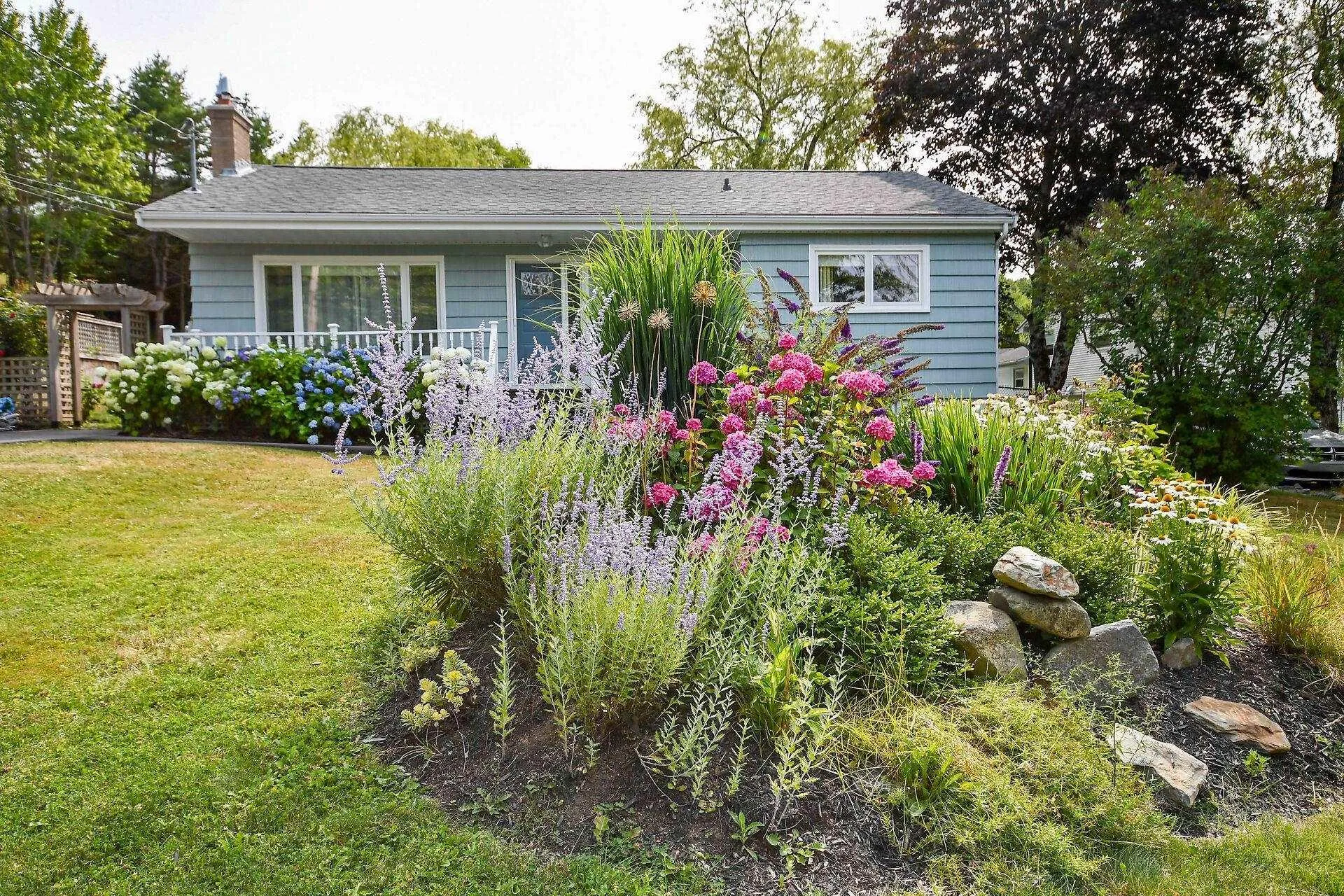 27 Dartmoor Crescent, Bedford, NS B4A 2K6, 4 Bedrooms Bedrooms, ,2 BathroomsBathrooms,Residential,For Sale,Dartmoor,202520251